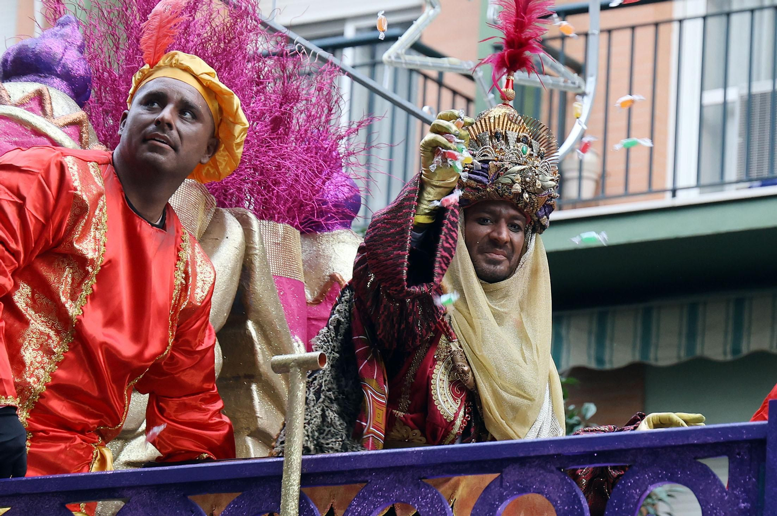 Imágenes de la Cabalgata de los Reyes Magos en Huelva