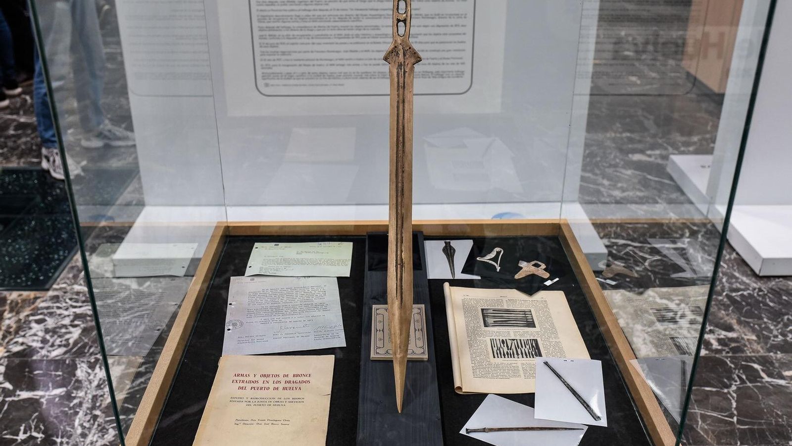 Exposición e Arqueohuelva en Las Cocheras del Puerto. Exposición e Arqueohuelva en Las Cocheras del Puerto.