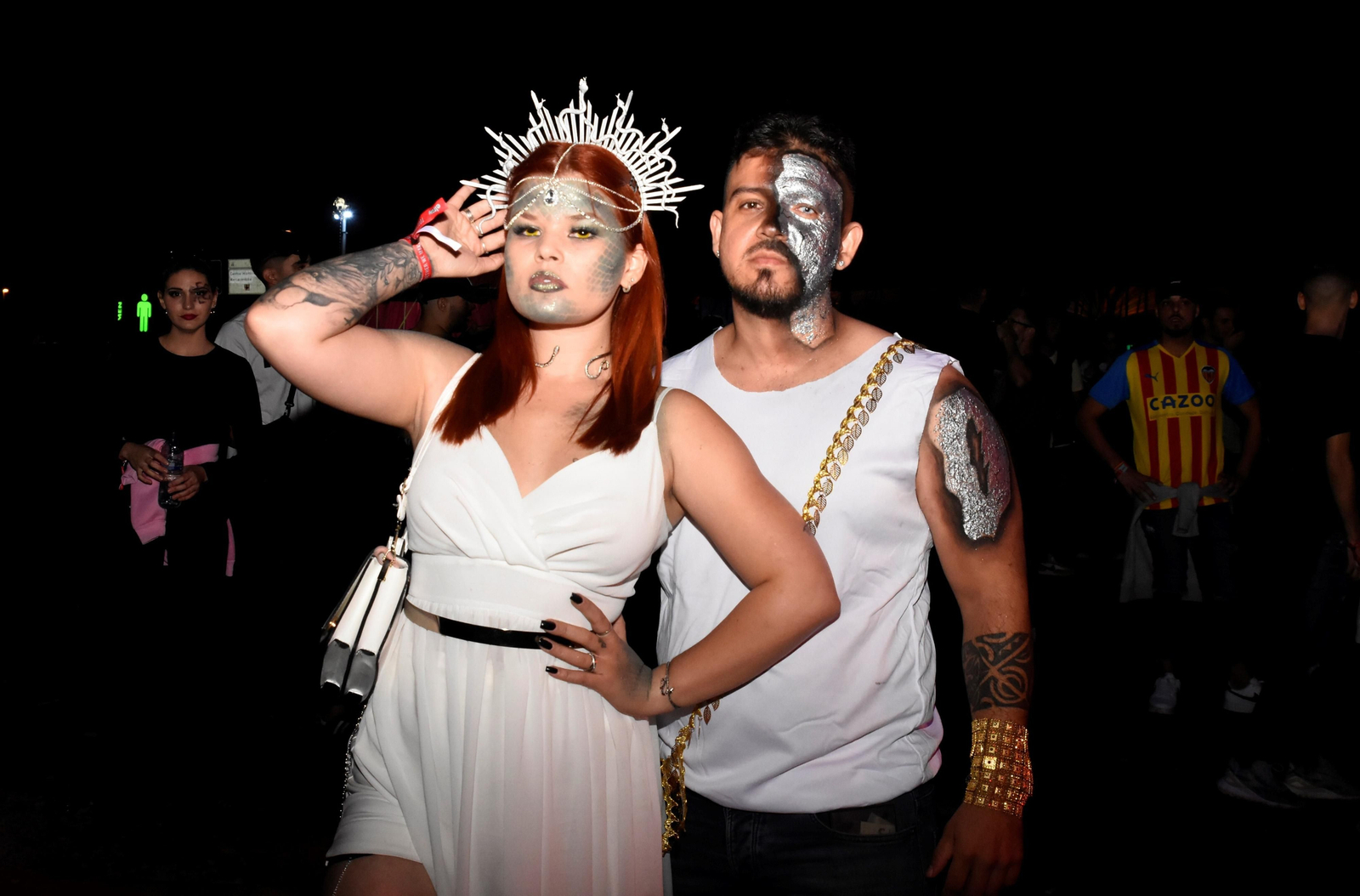 El festival Elrow reúne en Córdoba a miles de personas, en imágenes