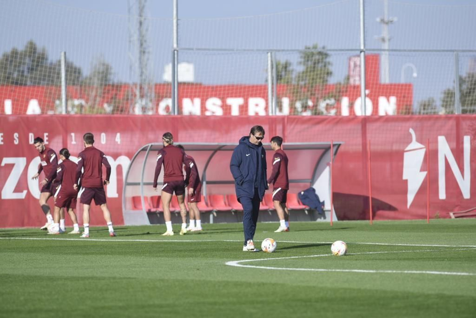 Julen Lopetegui, meditabundo, durante la sesión de este viernes.