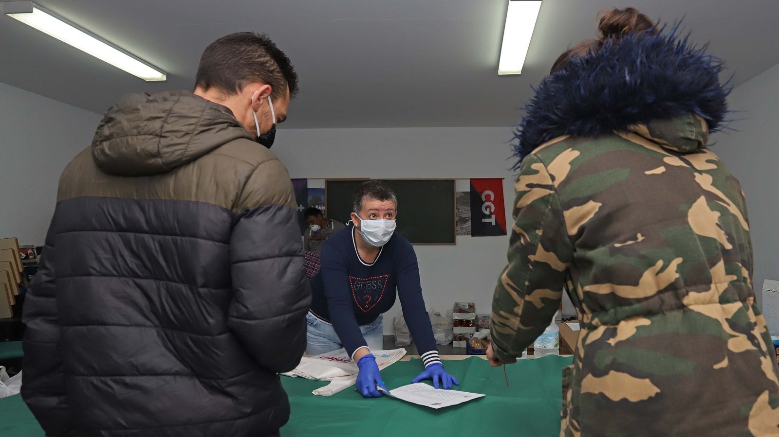 Reparto de alimentos del colectivo 'Solidarios frente al COVID-19'
