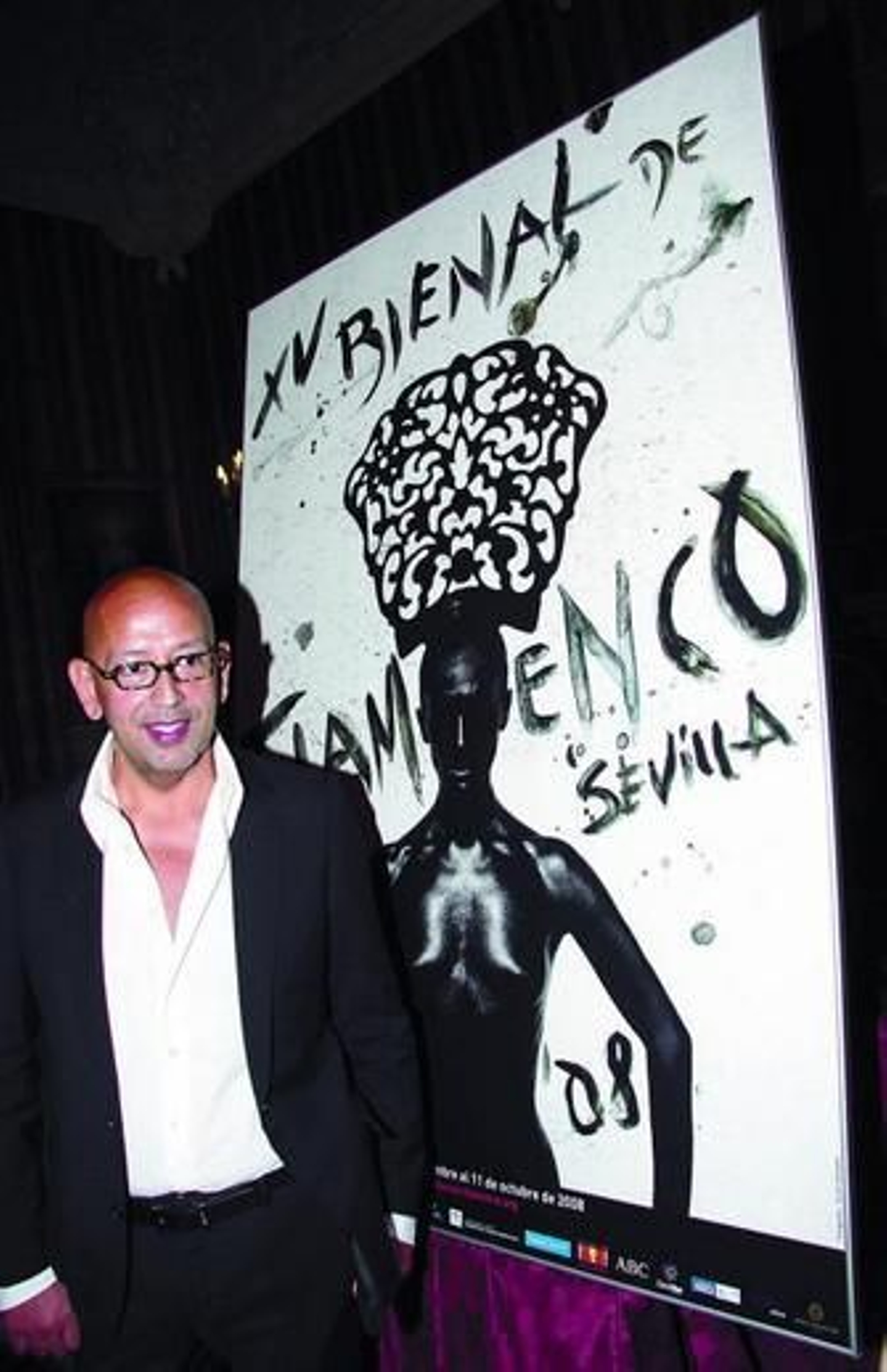 Ruvén Afanador, junto al diseño de la próxima Bienal.