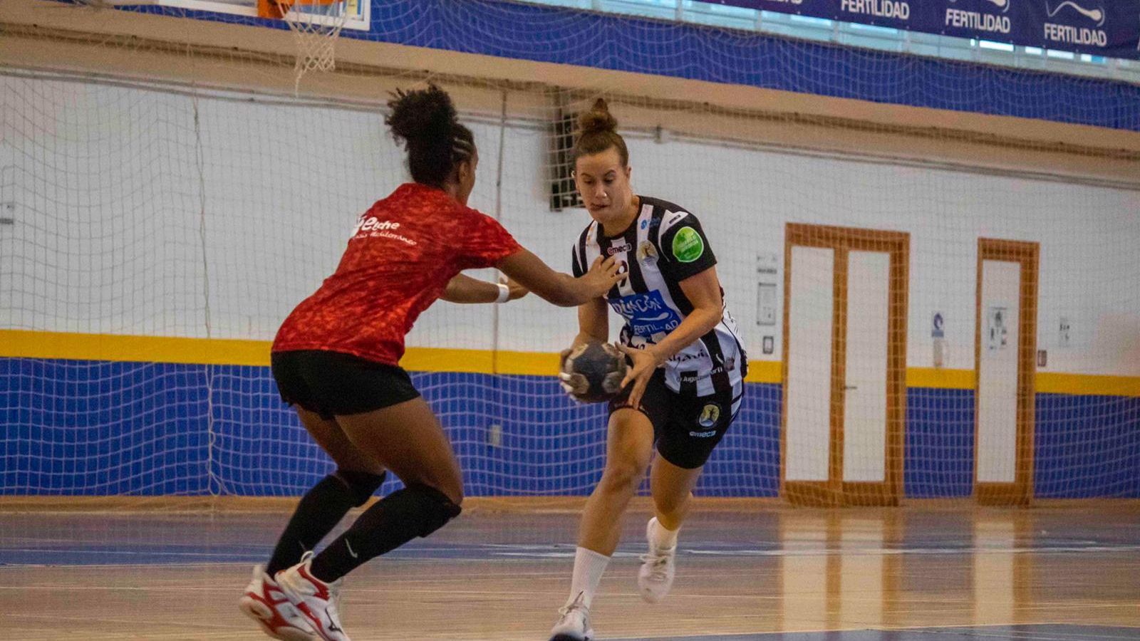 Silvia Arderius, en un partido de pretemporada con el Rincón Fertilidad. Silvia Arderius, en un partido de pretemporada con el Rincón Fertilidad.