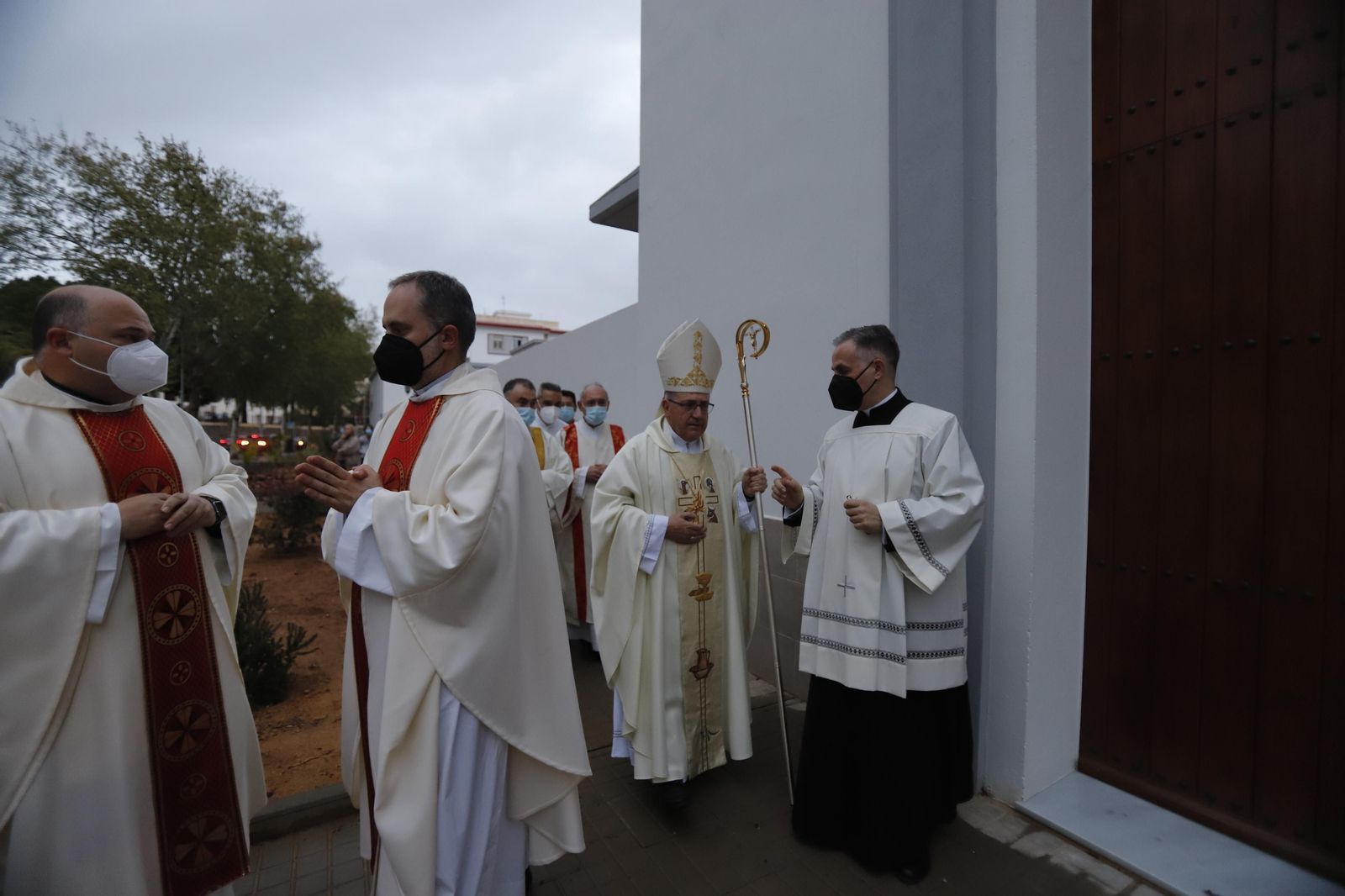 Imágenes de la consagración de la parroquia Cristo Sacerdote