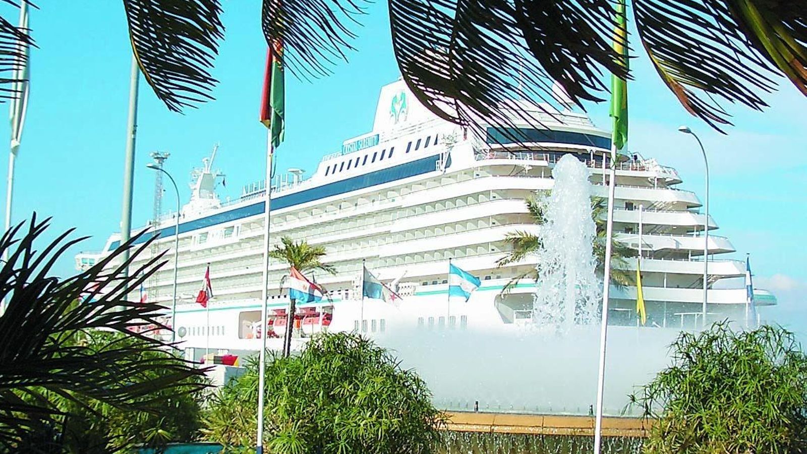 Un crucero atracado en el puerto de Cádiz, en una iimagen de archivo