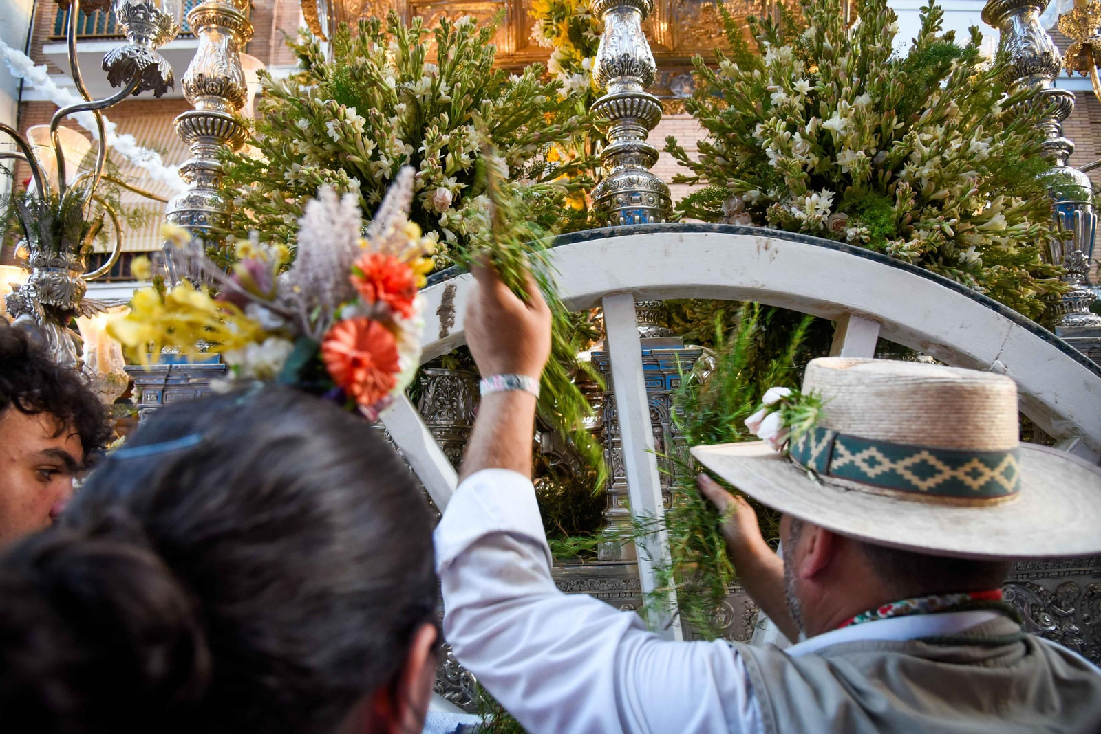Llegada de la Hermandad del Rocío de Triana 2025 a Sevilla