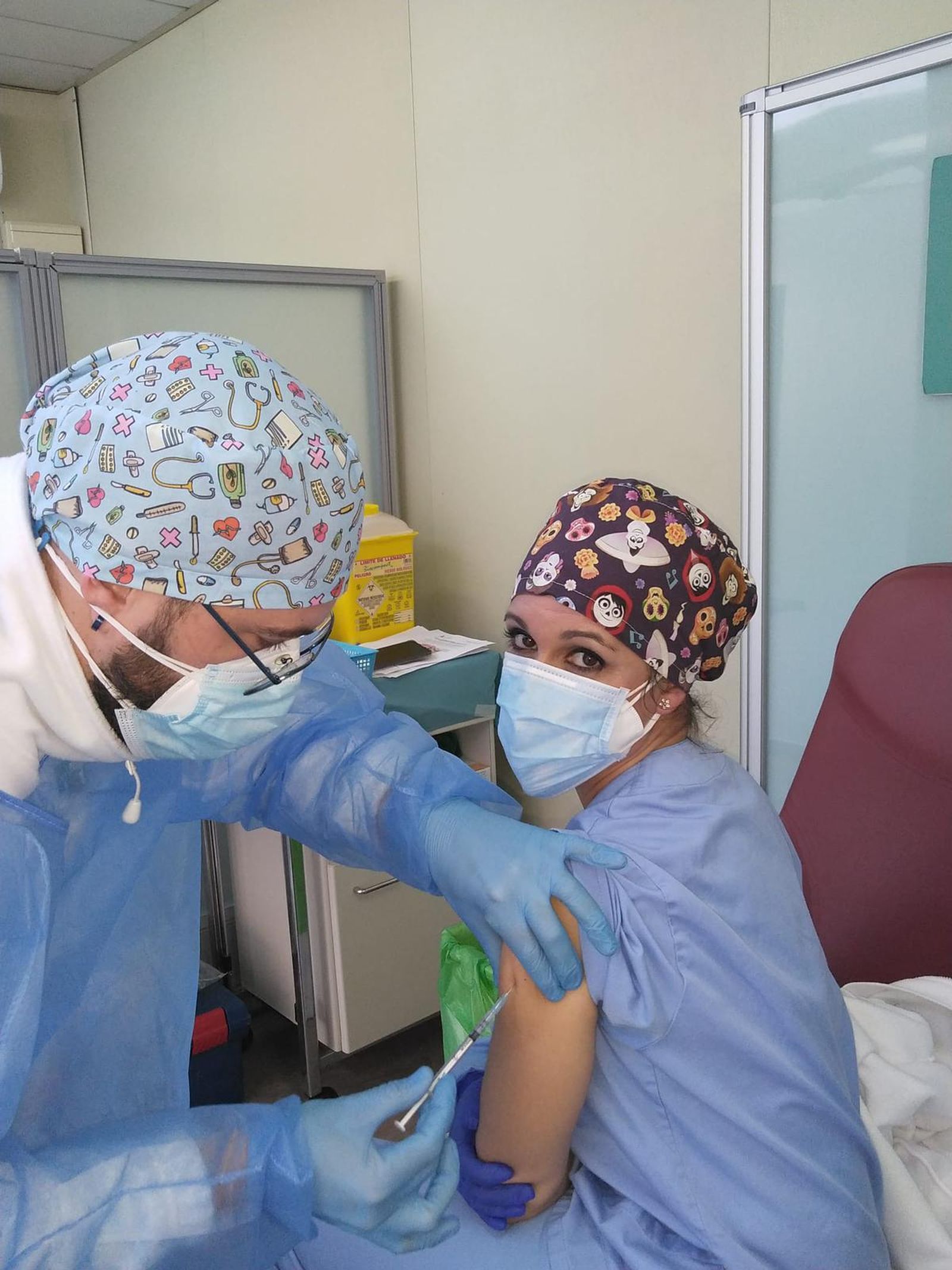 Coronavirus: Empieza la vacunación a los sanitarios del Hospital Fátima de Sevilla