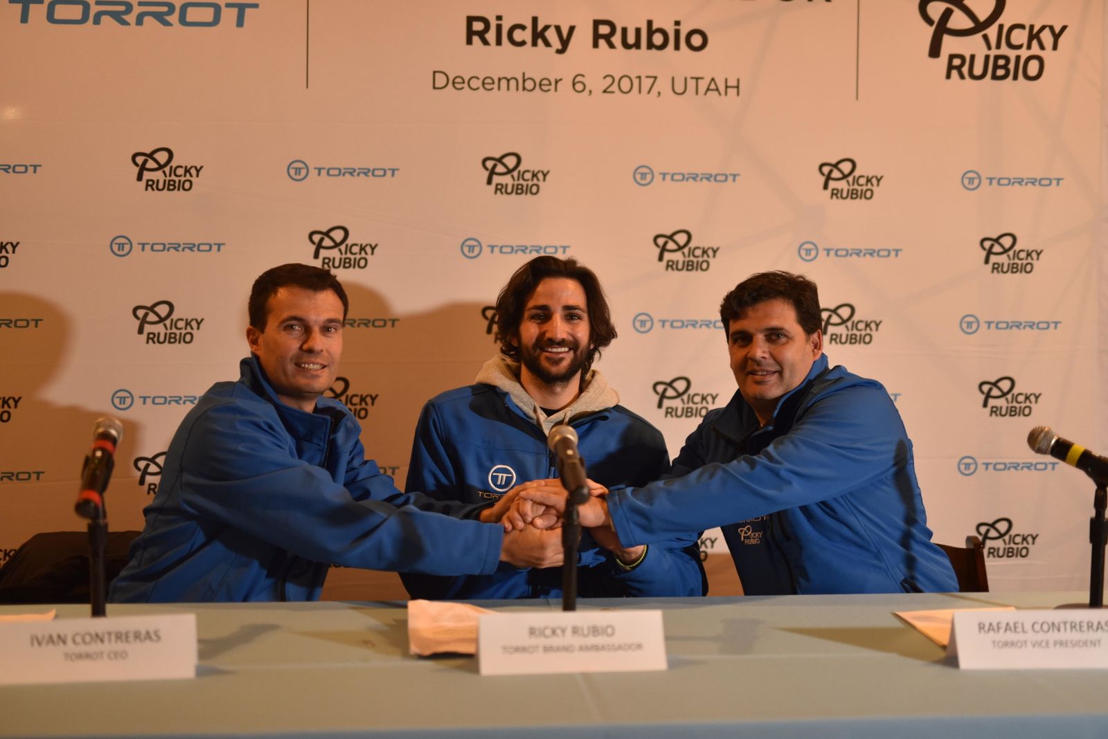 Iván Contreras, CEO de Torrot, el base estrella de los Utah Jazz, y Rafael Contreras, consejero de la compañía.