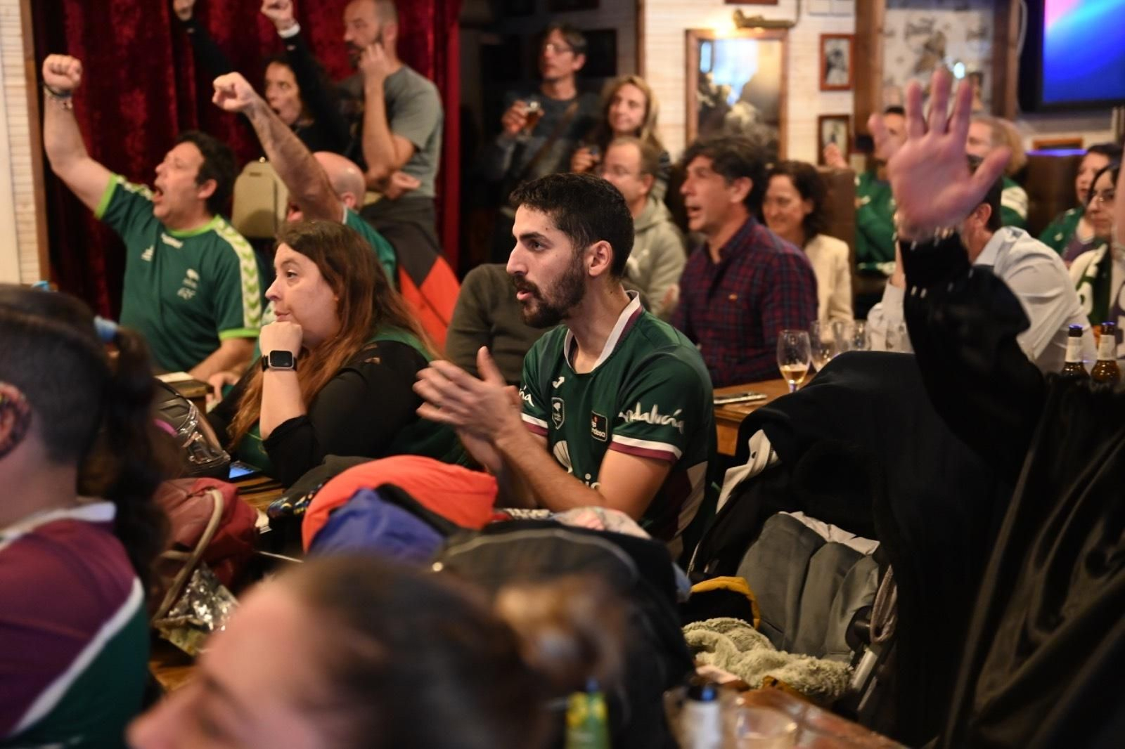 La fiesta del Le Grand Café del Centro con el Unicaja, en imágenes