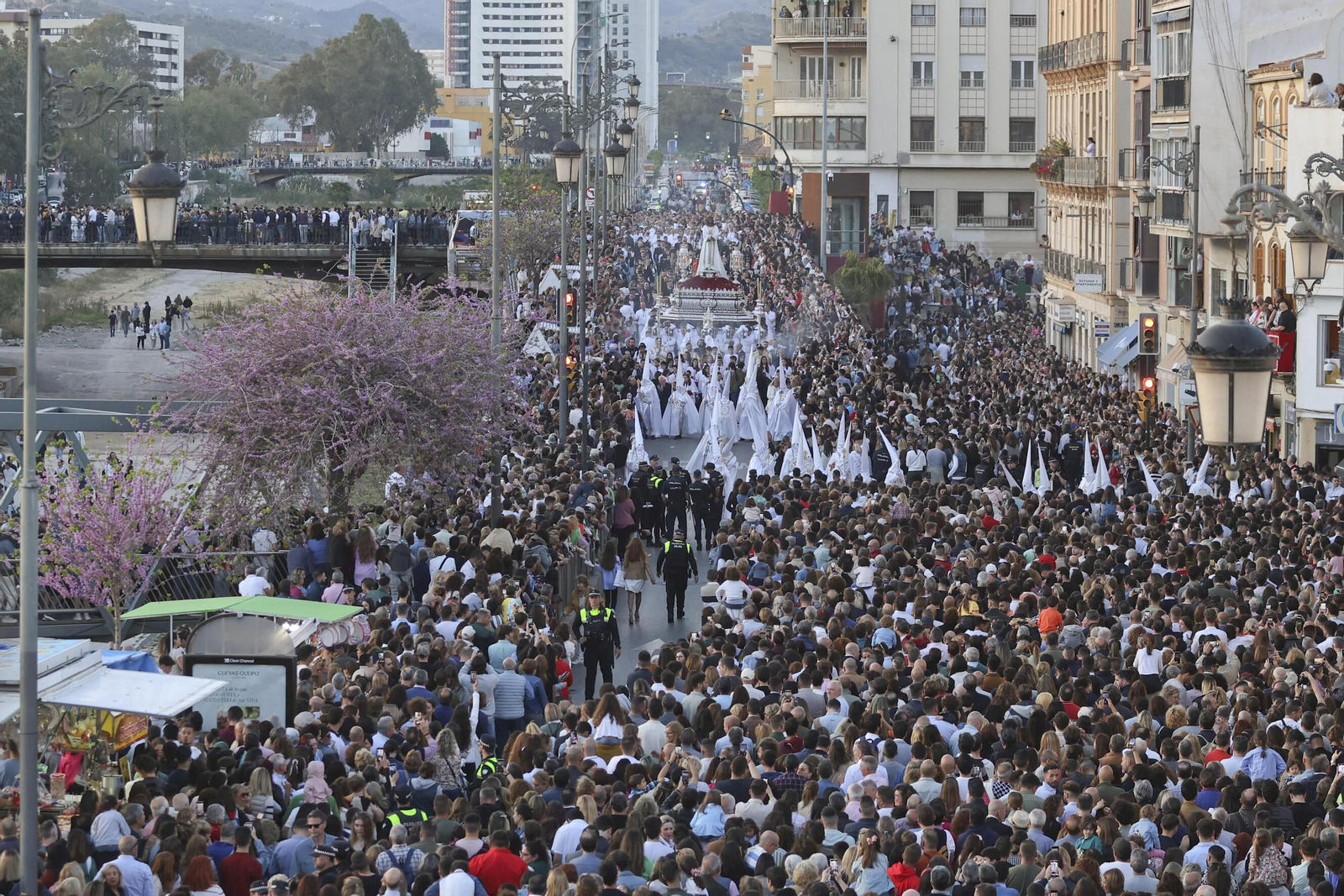 Cautivos en el Lunes Santo de Málaga, en fotos