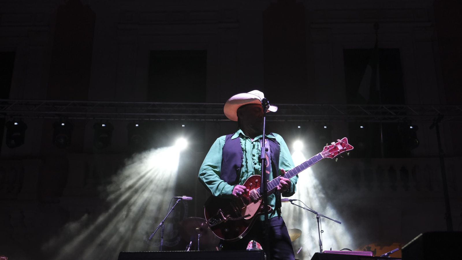 Los míticos Rebeldes abren la Feria de Almería 2024, en imágenes