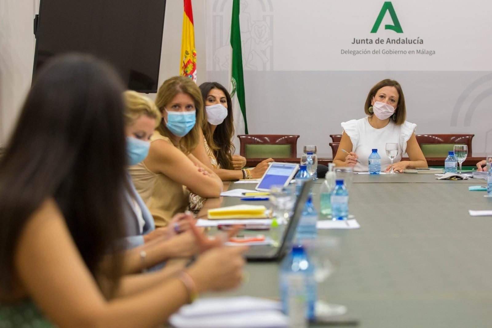 Reunión en la Delegación del Gobierno en Málaga presidida por Patricia Navarro.