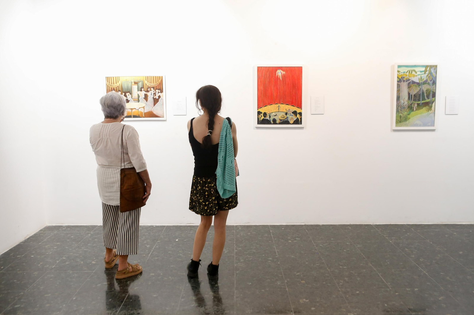 Las fotos de la exposición "Pasen y lean" de Enríque Martínez en la Casa de la Cultura de La Línea
