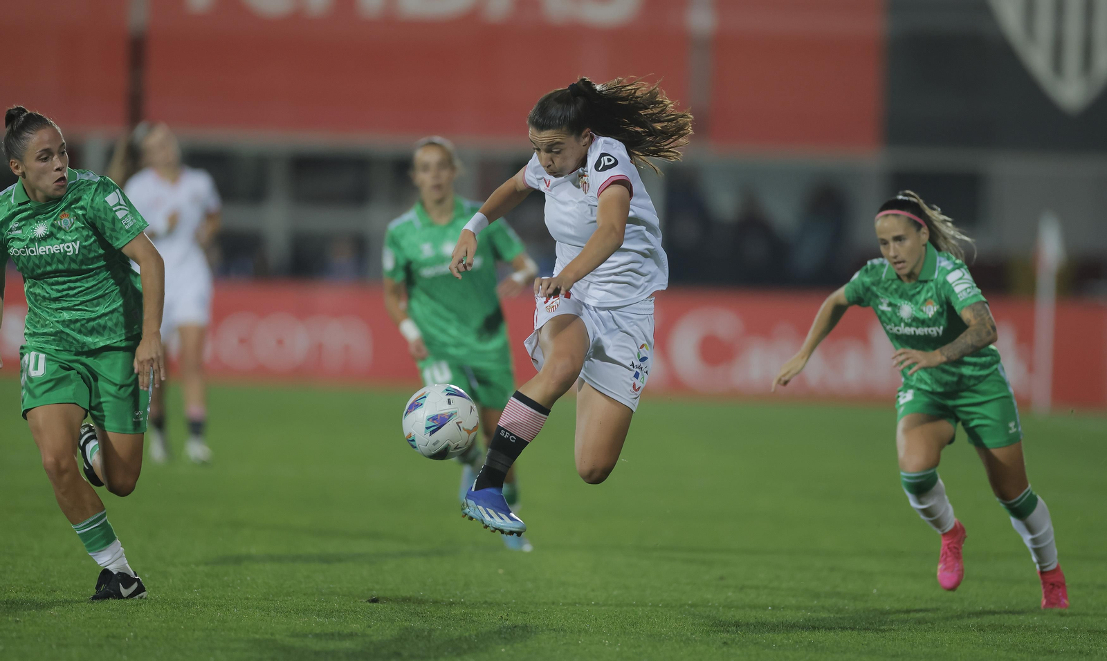 Las fotos del Sevilla-Betis féminas