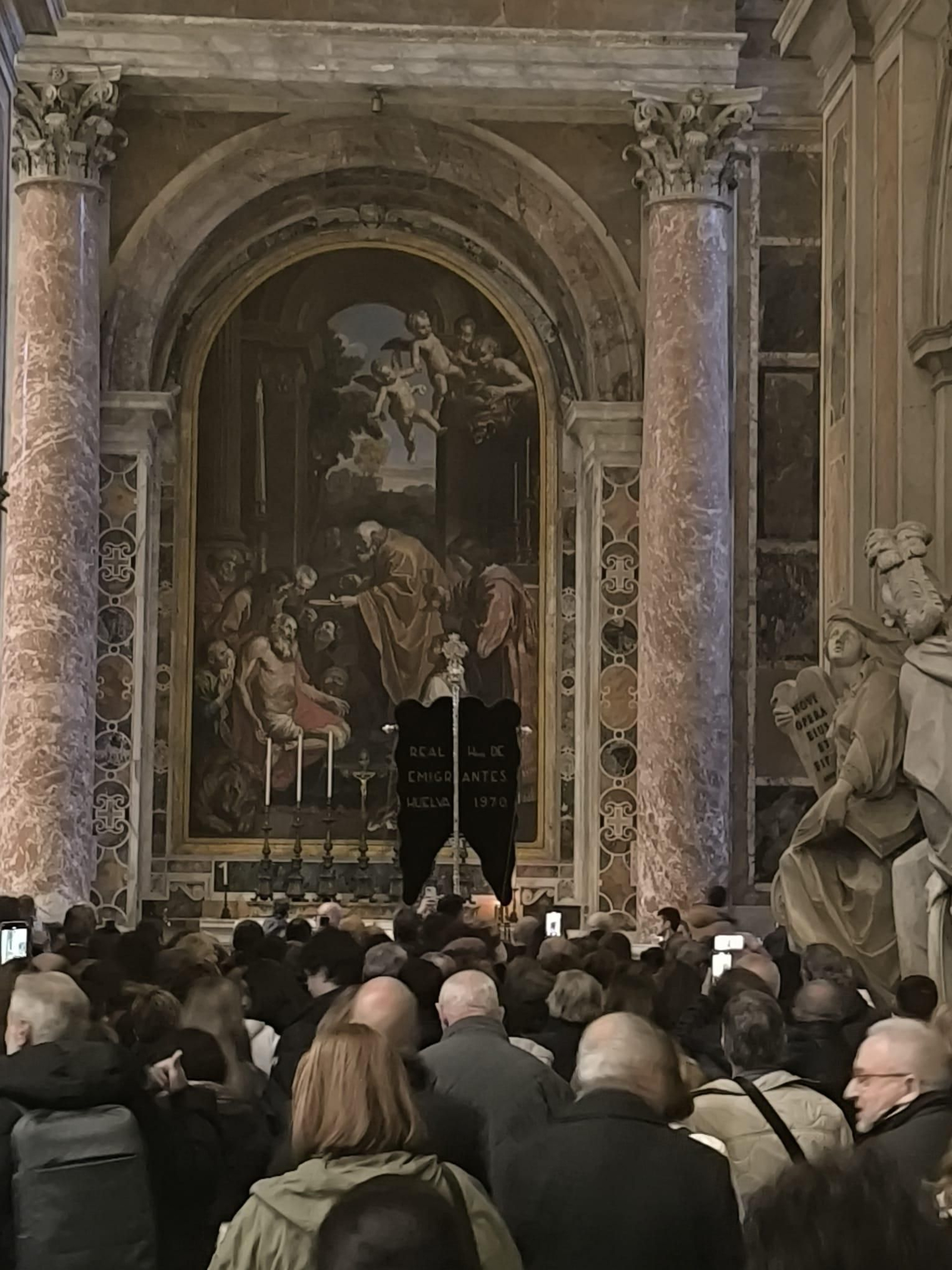 Dos Simpecados onubenses de la Santísima Virgen del Rocío coinciden en la ciudad de Roma, en imágenes
