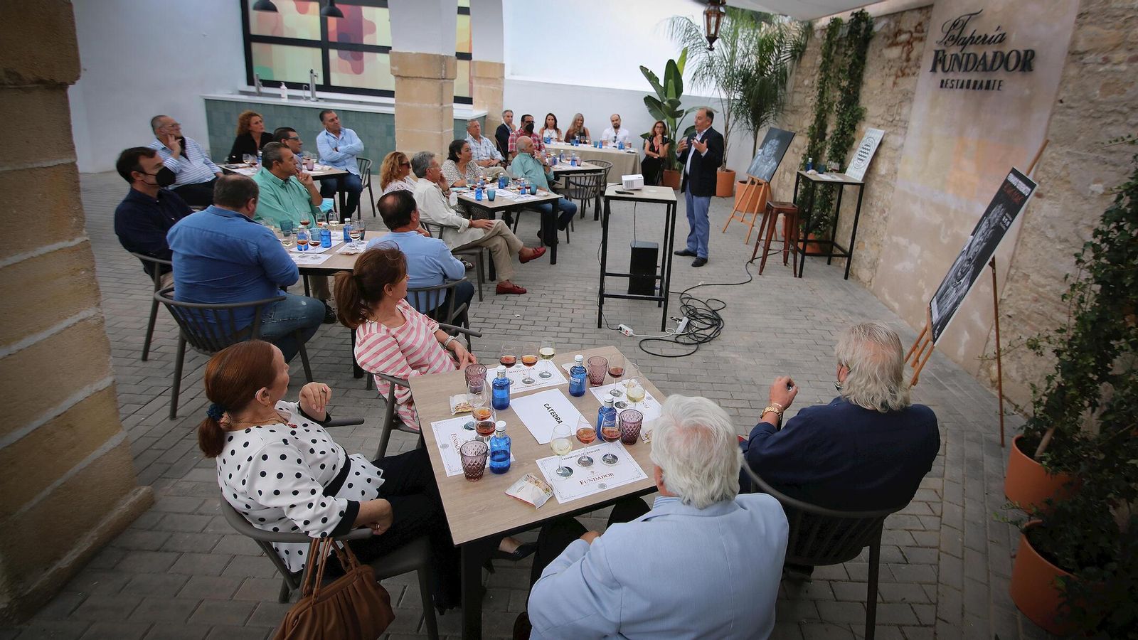 José María Castaño, hablando sobre Terremoto en Fundador.