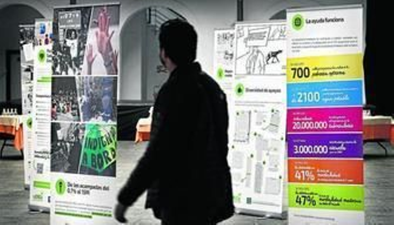 La muestra que conmemora los 20 años de las acampadas del 0,7 se inauguró ayer en el Aulario La Bomba.