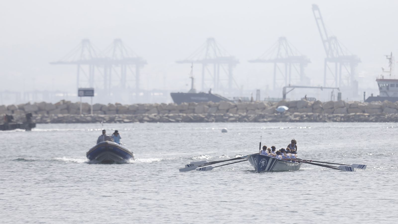 Las fotos de la primera jornada del Campeonato de España de remo en banco fijo LLaut de La Línea