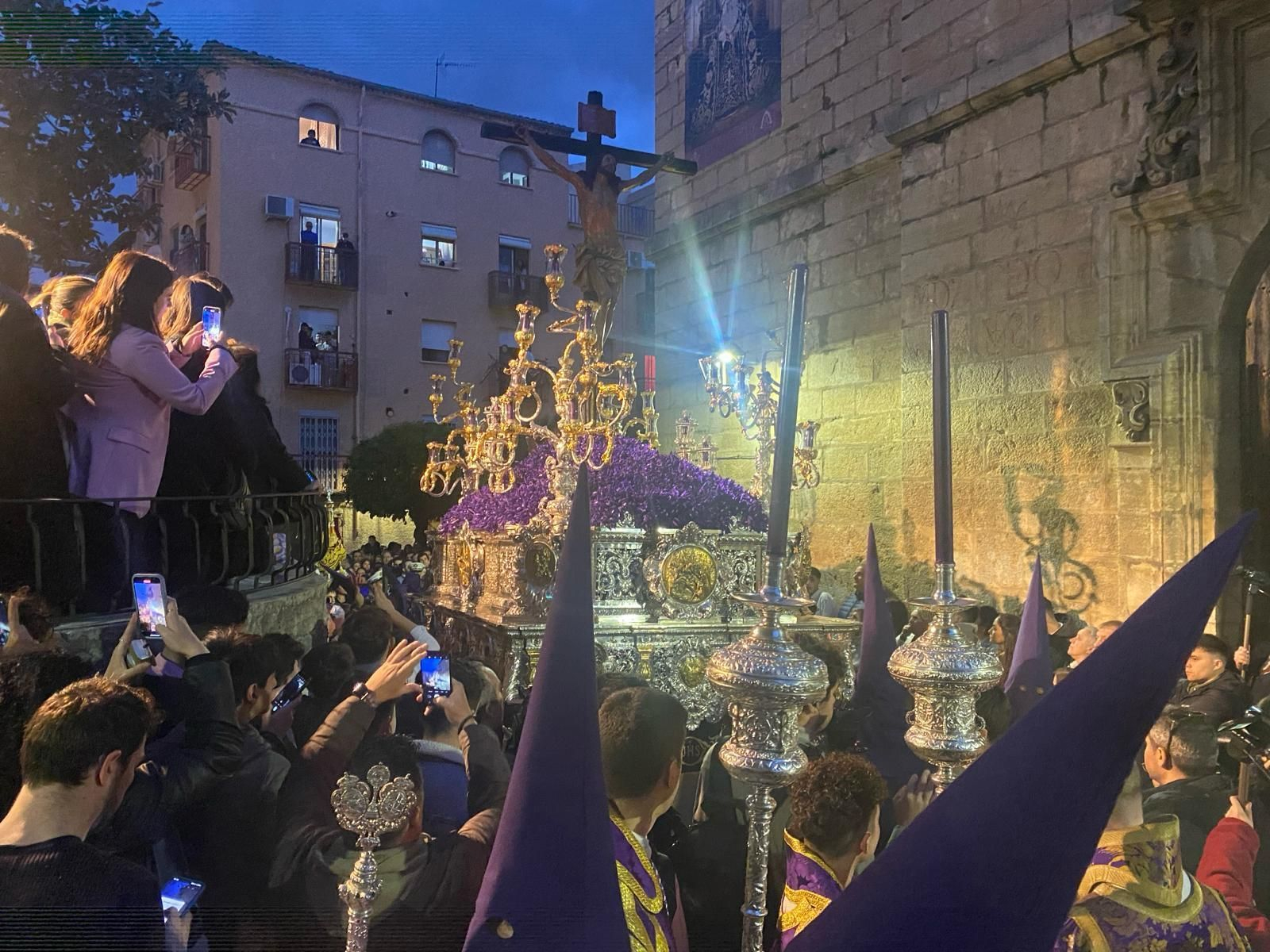 En imágenes: La Expiración trae de vuelta la ilusión de los cofrades jiennenses