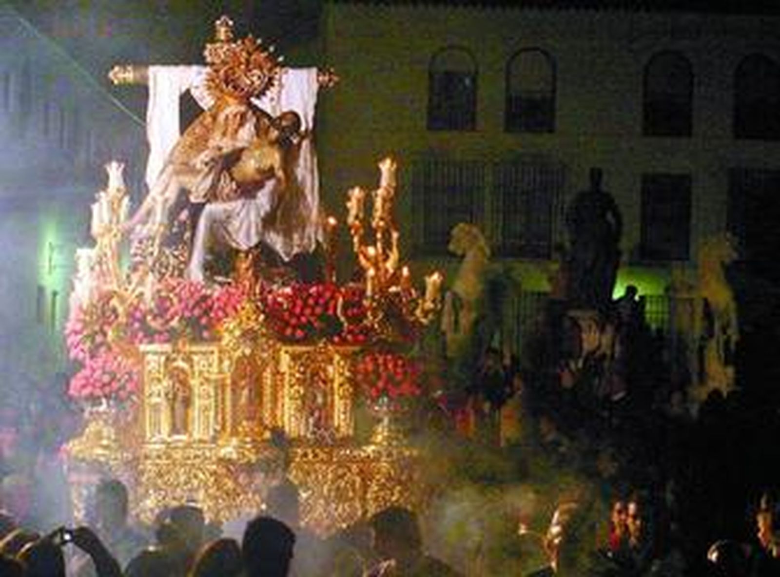 Imagen de archivo de Nuestra Señora de las Angustias, durante una procesión de Semana Santa.