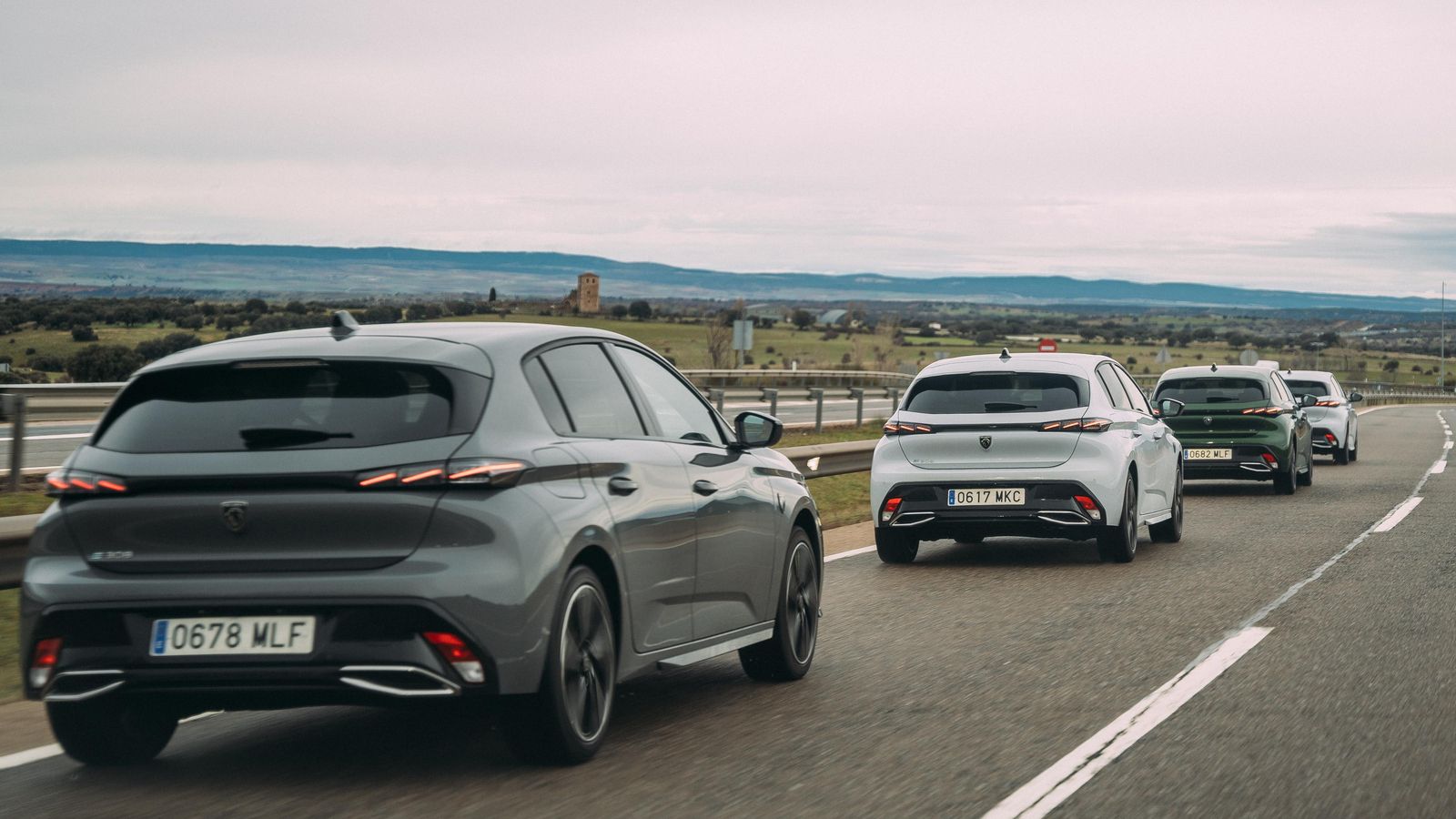 Como el resto de 308, éste eléctrico de Peugeot resulta especialmente adecuado para quien disfrute conduciendo.