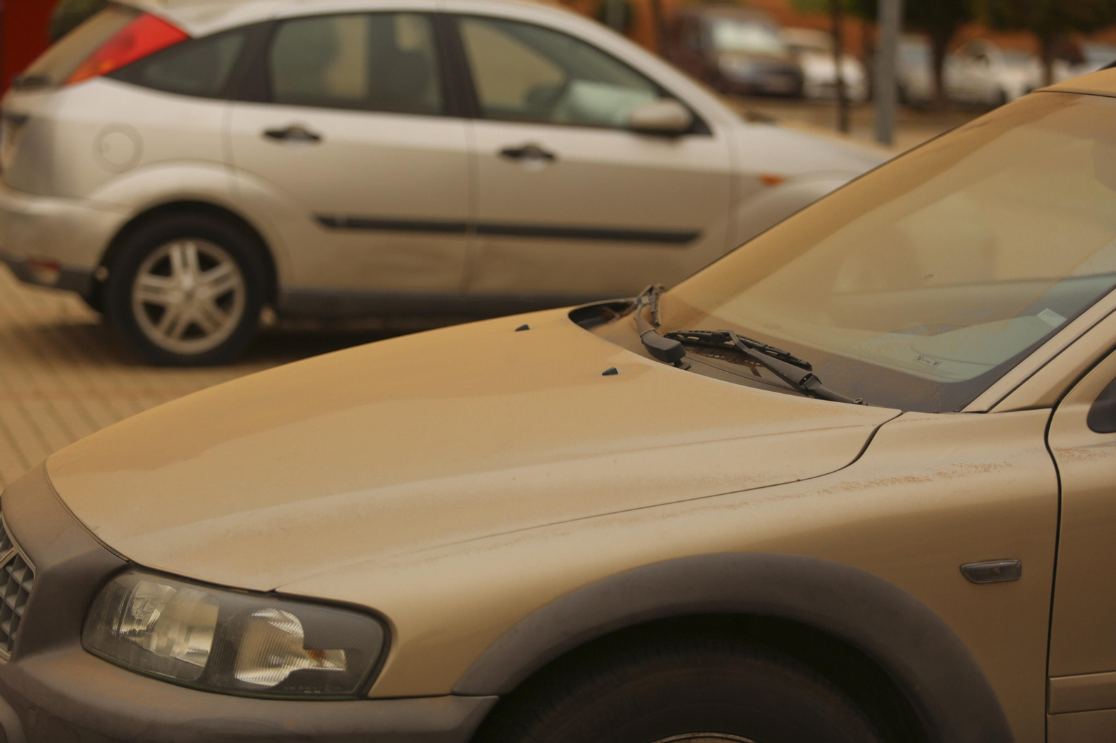 Imágenes de la calima que tiñe gran parte de Andalucía y la Península