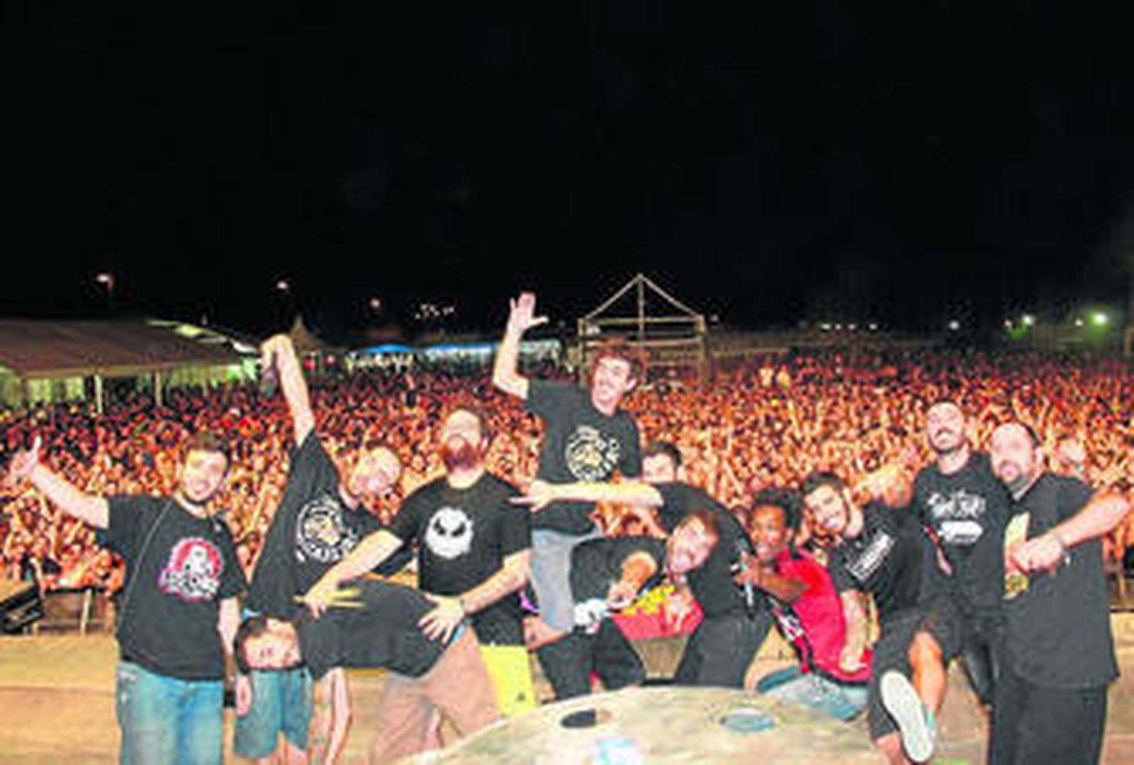 Una marea humana disfrutó con el directo de Desakato.