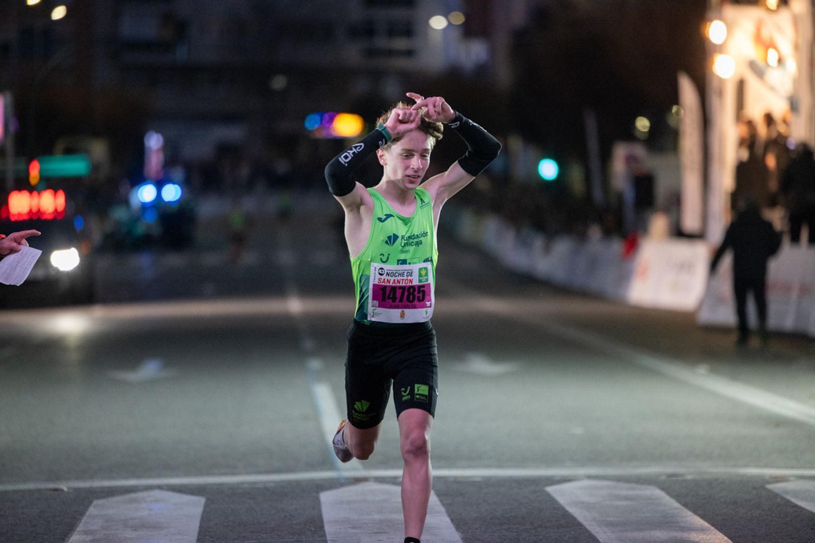 En imágenes: 2.000 atletas brillan con luz propia en la infantil de la Carrera de San Antón 2026