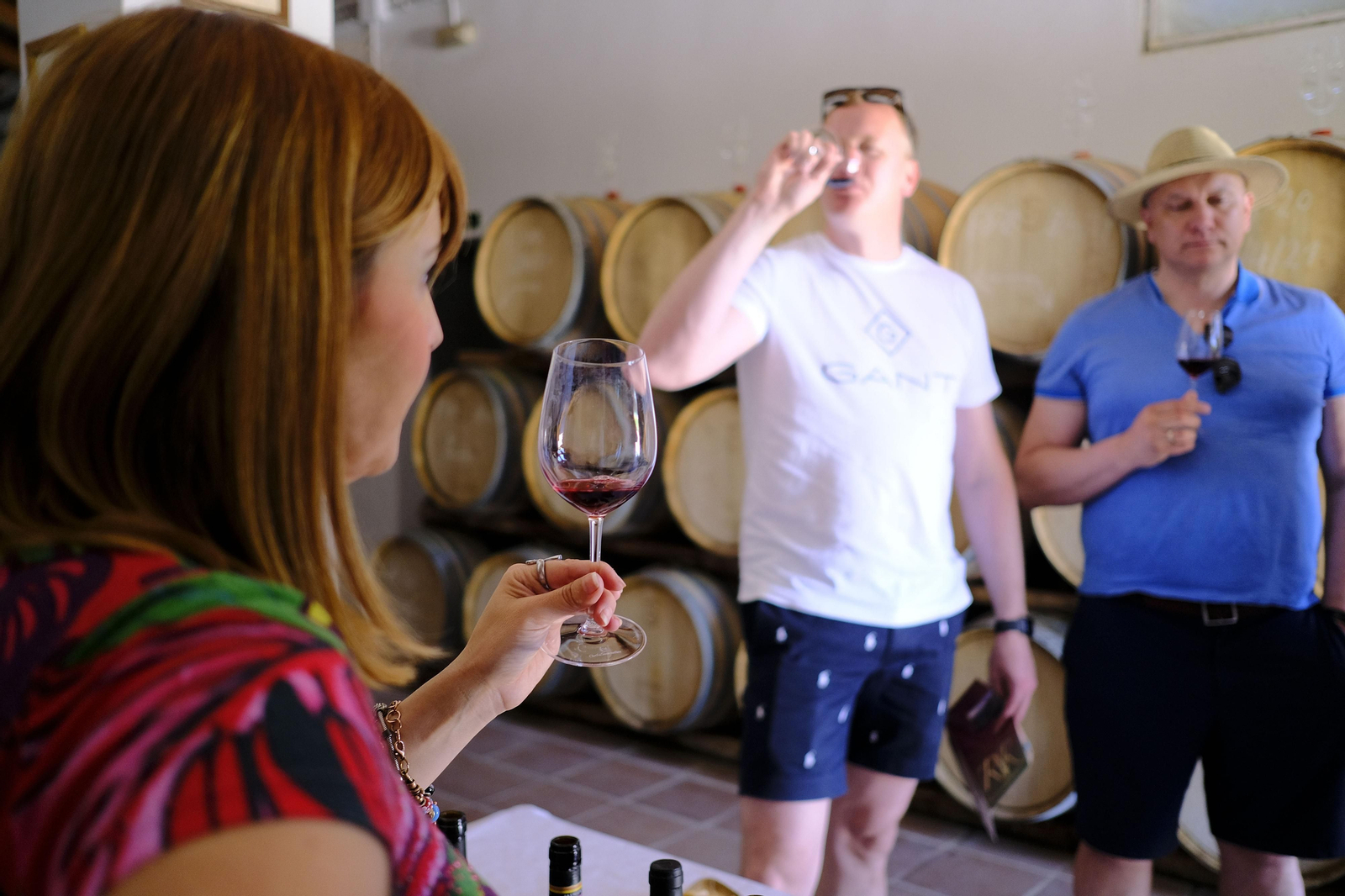 El regreso del turismo extranjero a las bodegas rondeñas, en fotos