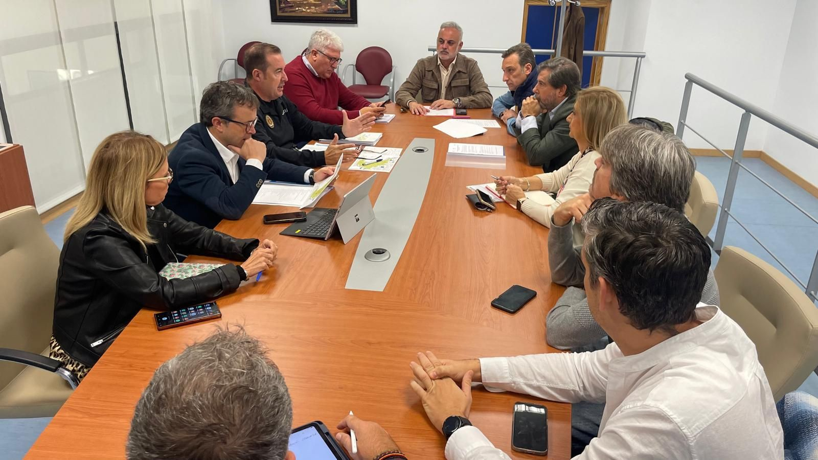 Reunión del Ayuntamiento de Jaén con Policía, transportes y autoescuelas para el diseño del nuevo mapa de transporte público.