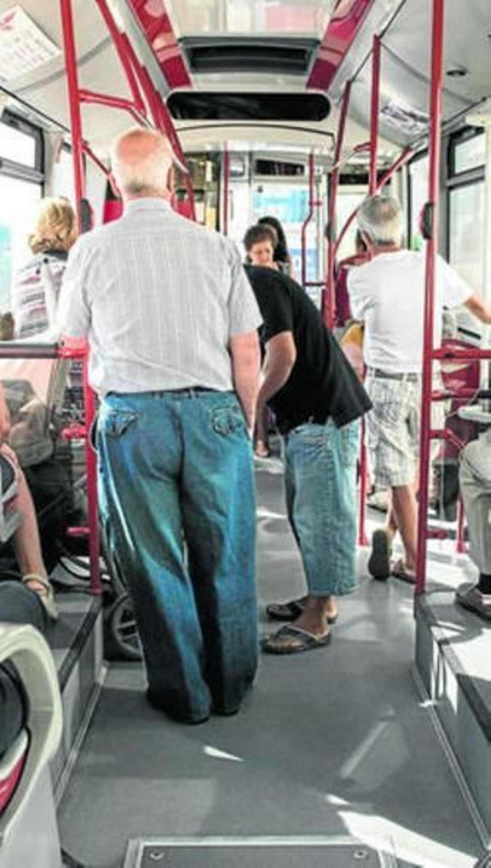 Usuarios de una línea de autobús.