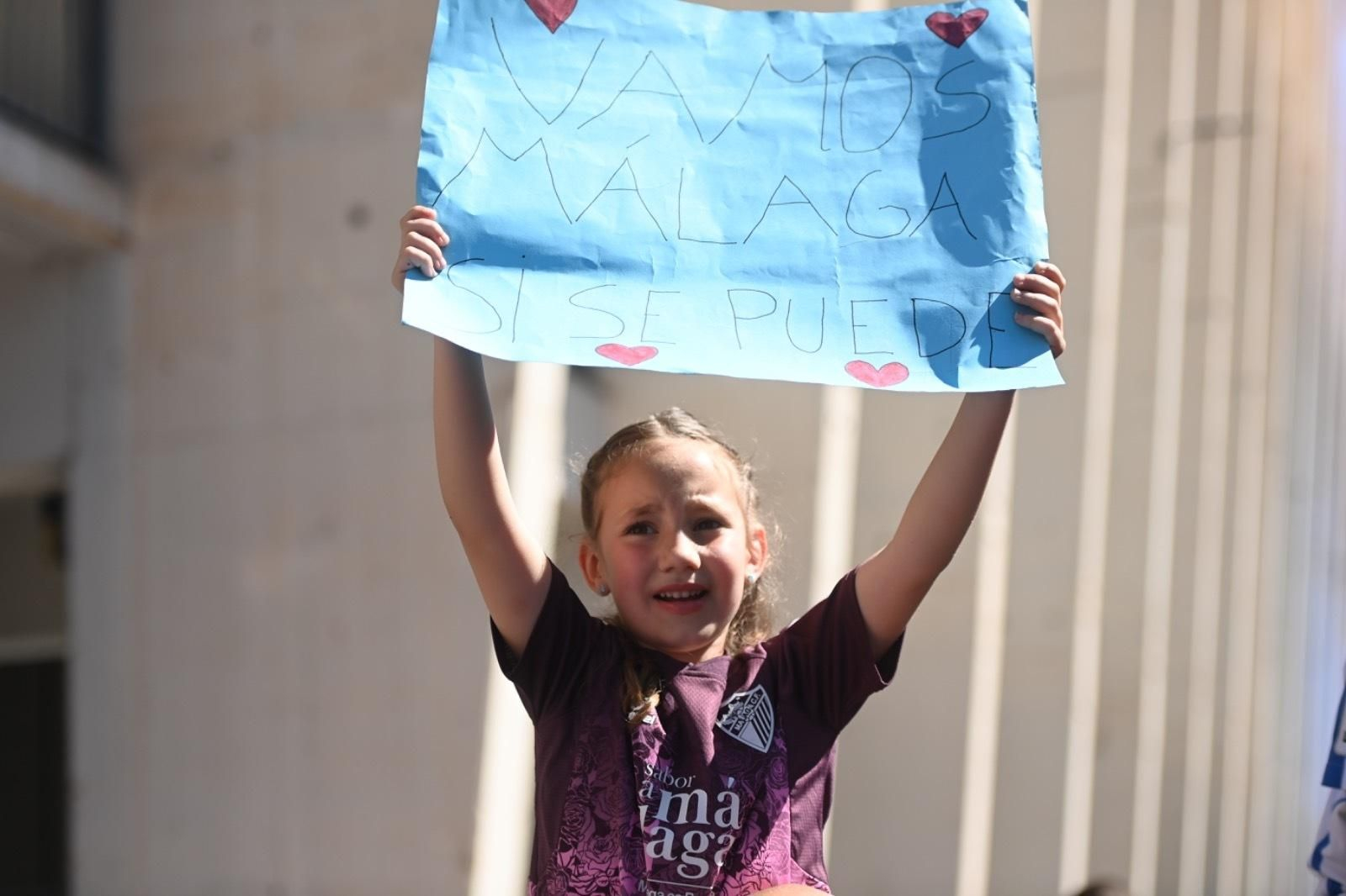 Las fotos del recibimiento de la afición antes del Málaga CF - Cartagena