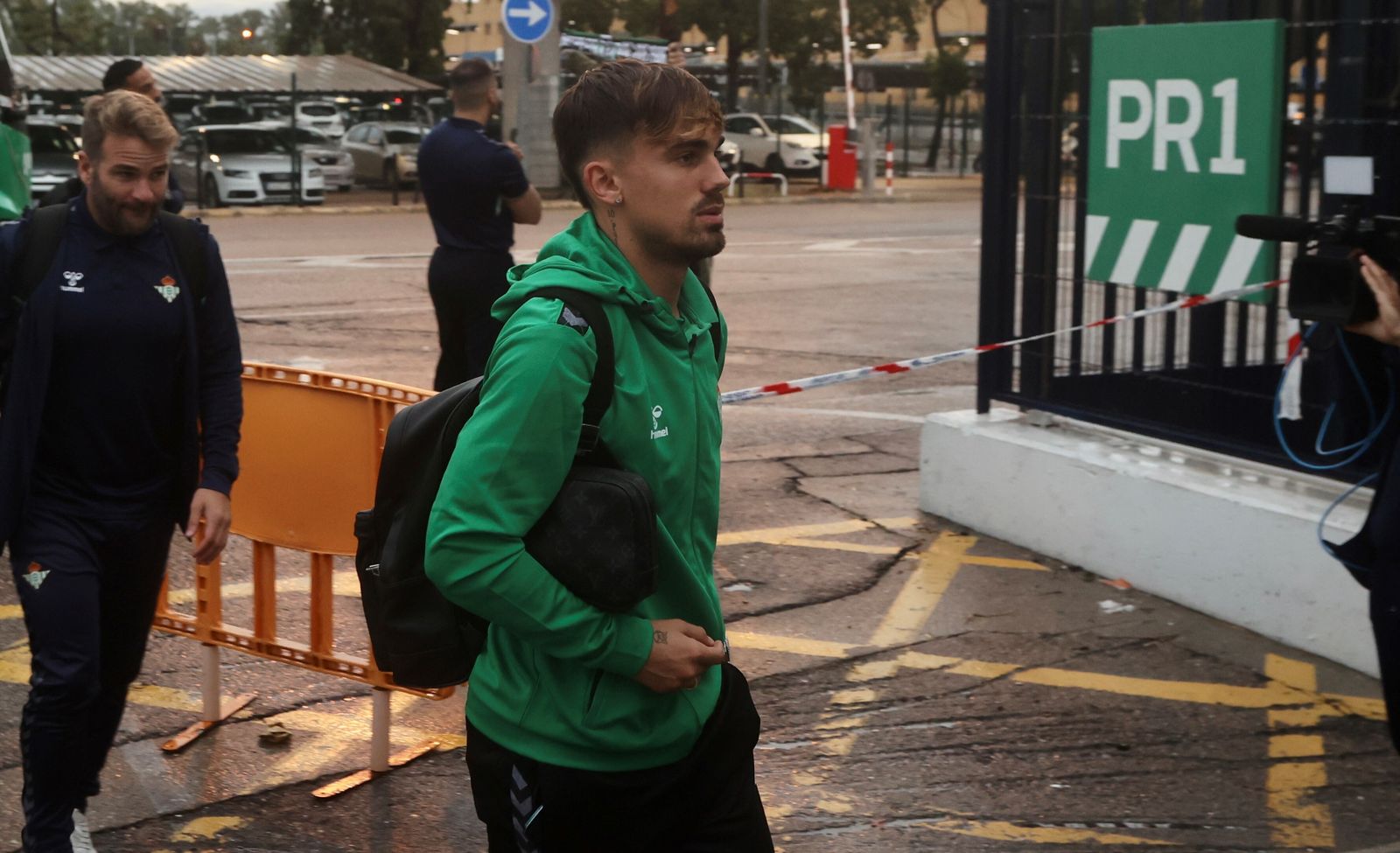 Las fotos de la salida del Betis para Chipre