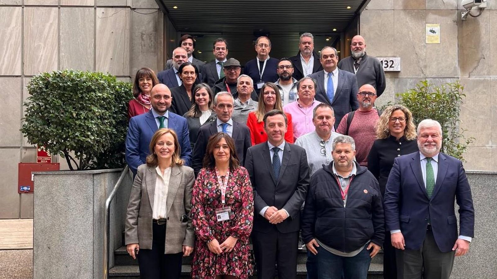 Posado de la mesa negociadora para anunciar la firma del convenio de Navantia