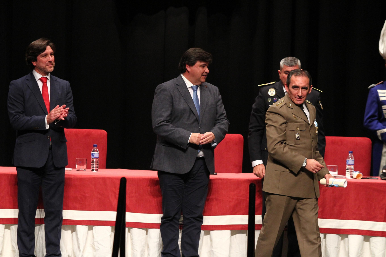 La policía Local entrega las medallas en el día de su patrón
