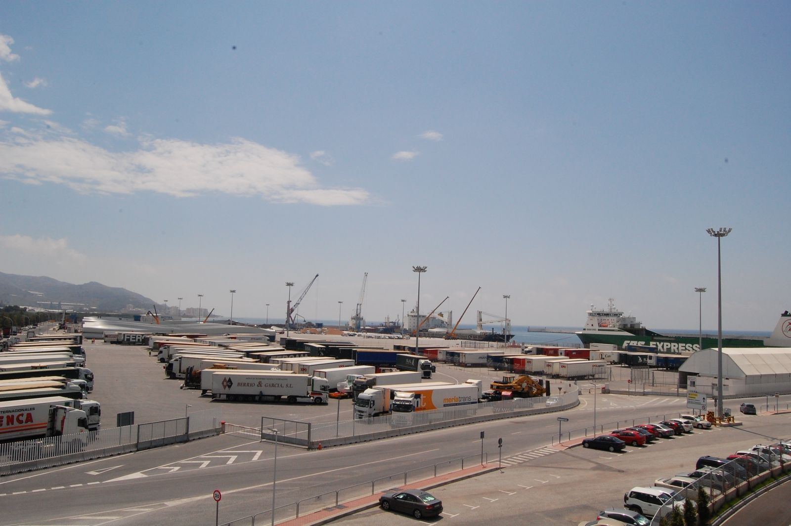Inditex y Renault estudian optimizar las exportaciones desde el Puerto de Motril a Marruecos
