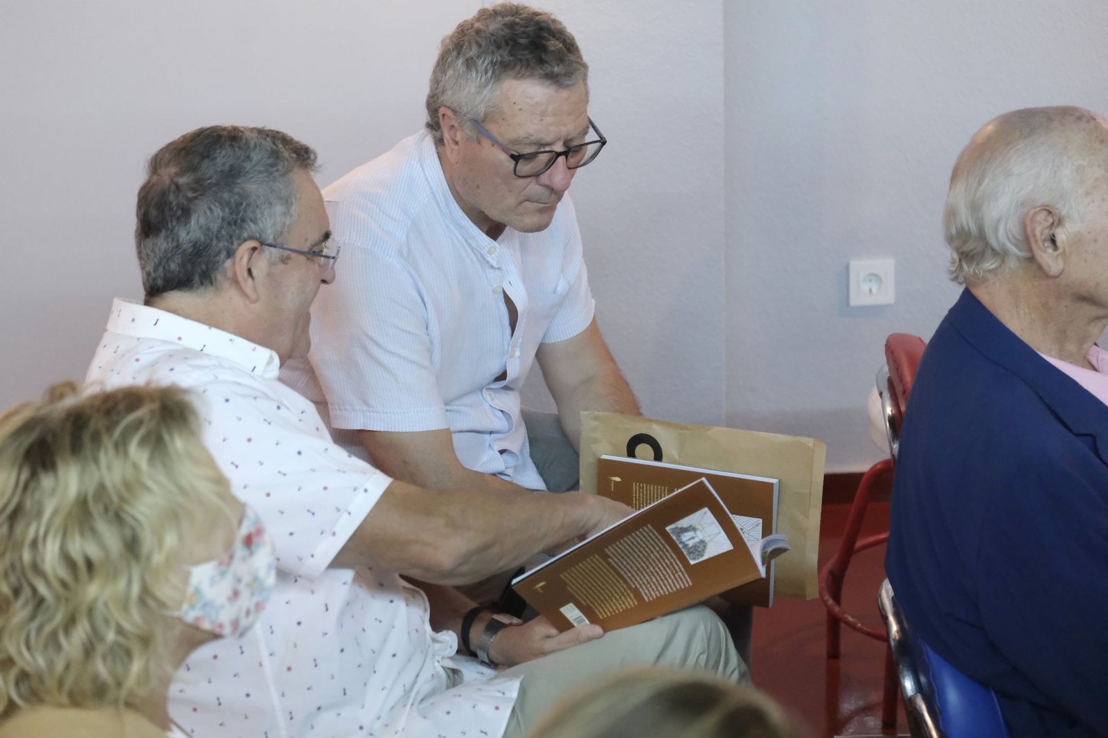 La presentación de 'Los artistas del hambre', de Fernando González Viñas, en imágenes