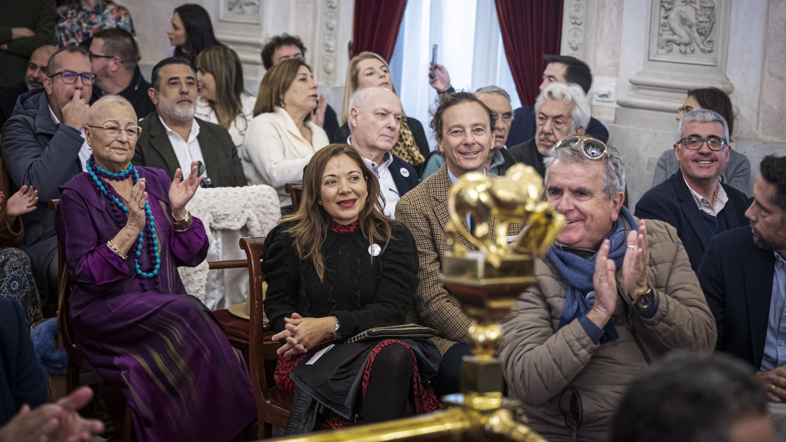 Las imágenes del traspaso de coronas de SM los Reyes Magos de Cádiz