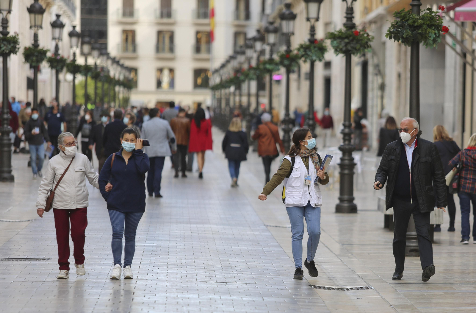 Gente por la calle Larios.