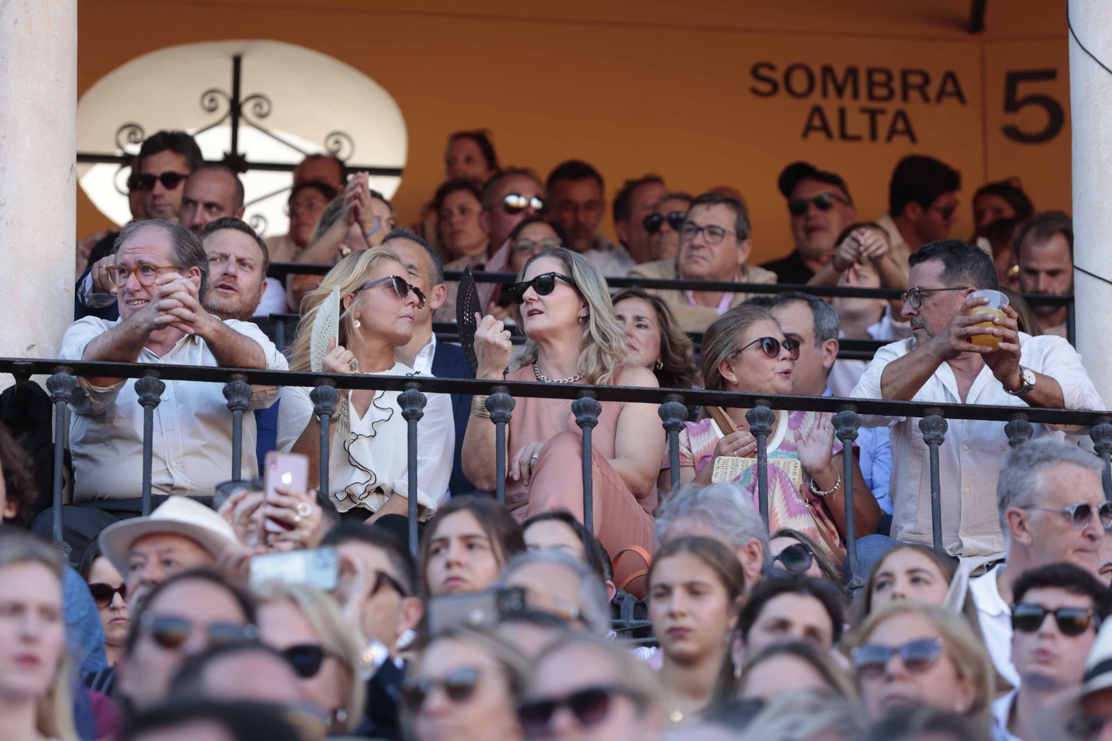Ambiente en los tendidos de la Maestranza