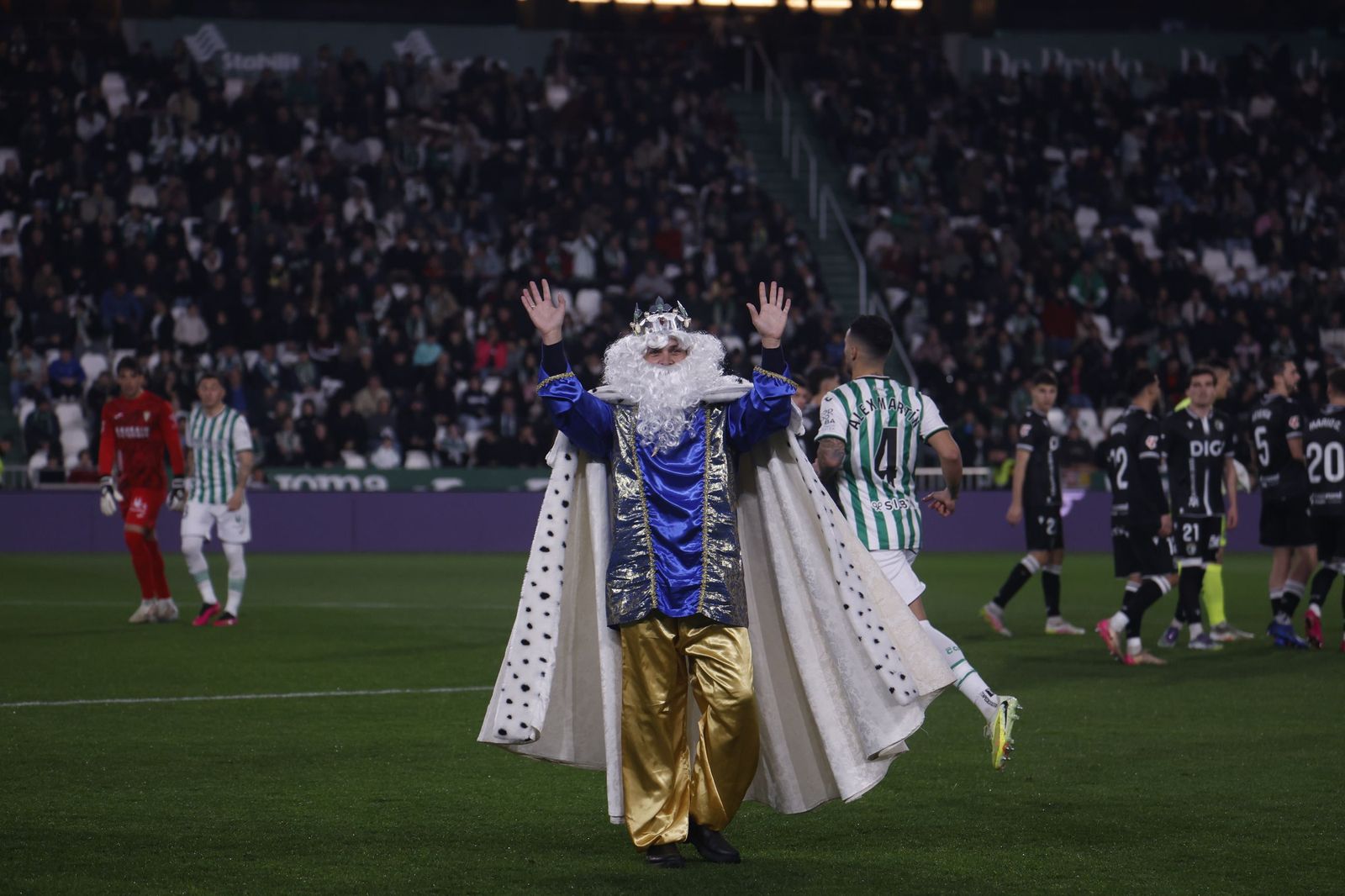Las mejores fotos del ambiente en El Arcángel para el Córdoba CF - Burgos