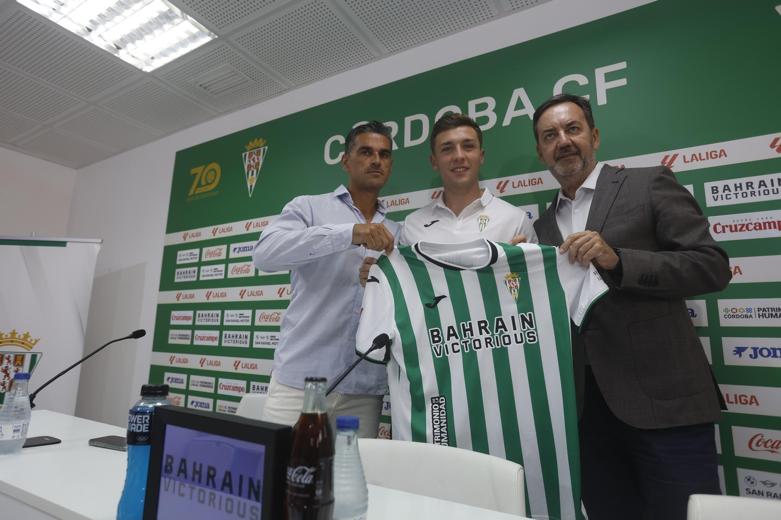Las mejores fotos de la presentación de Alberto del Moral como nuevo jugador del Córdoba CF