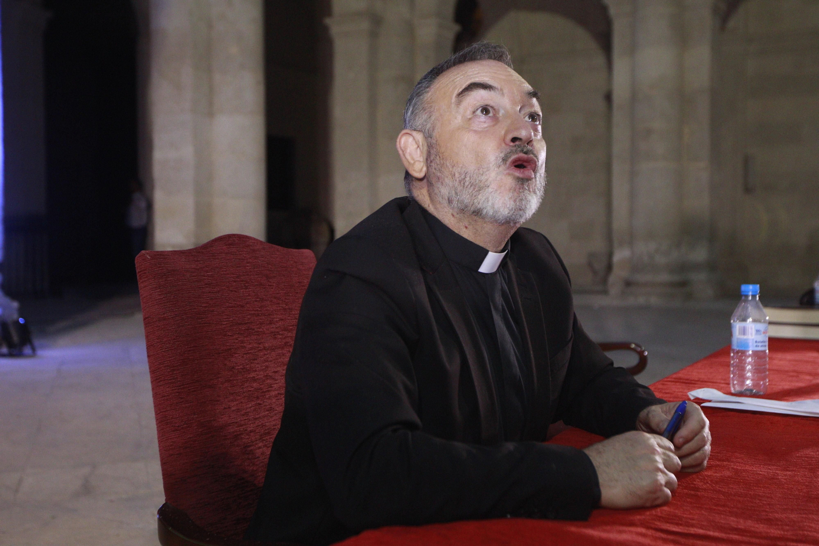 El escritor Jesús Sánchez Adalid, protagonista de Diario de los Libros, en la Catedral de Almería