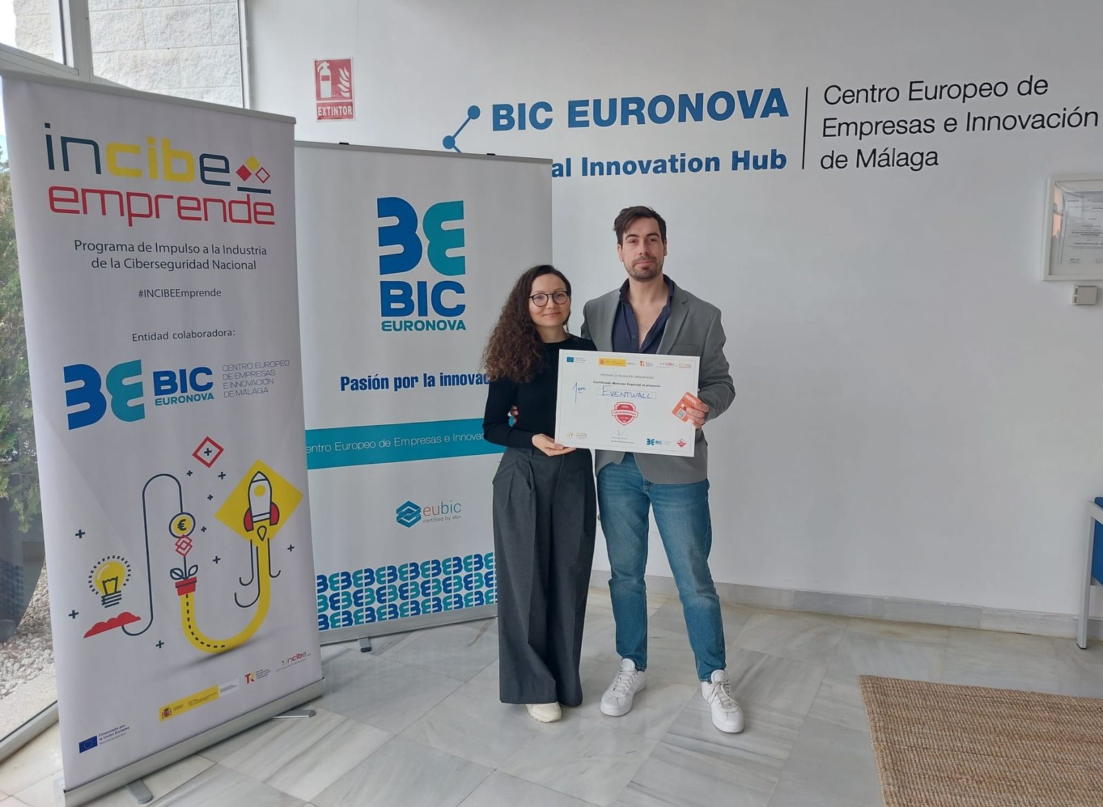 Dos de los cuatro miembros de Eventwall, la startup ganadora del programa de incubación CiberEmprende