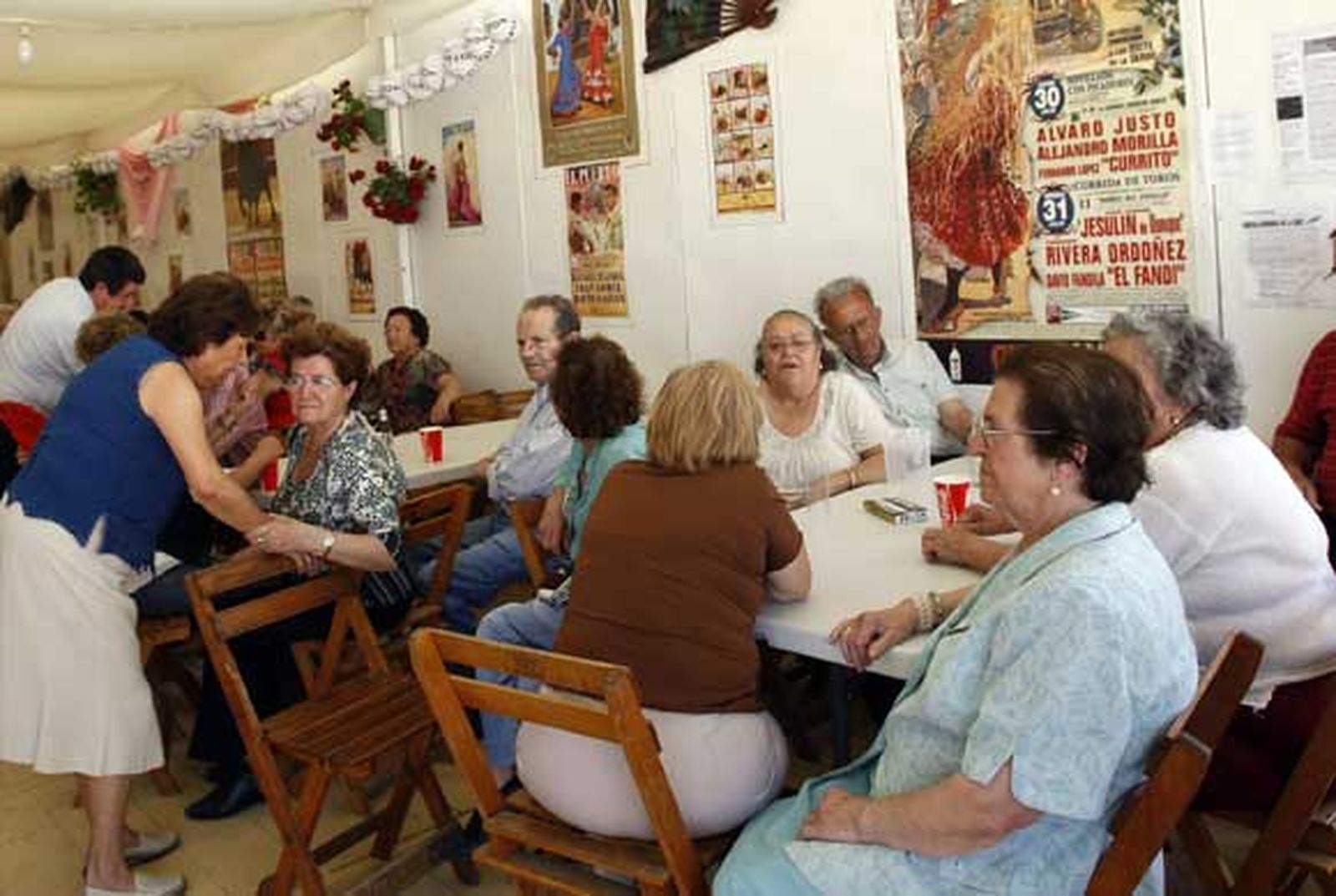 Un numeroso grupo en una de las casetas

Foto: Fito Carreto