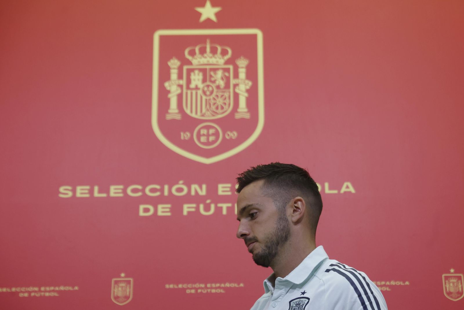 Pablo Sarabia, en la sede de la Real Federación Española de Fútbol, con la selección.