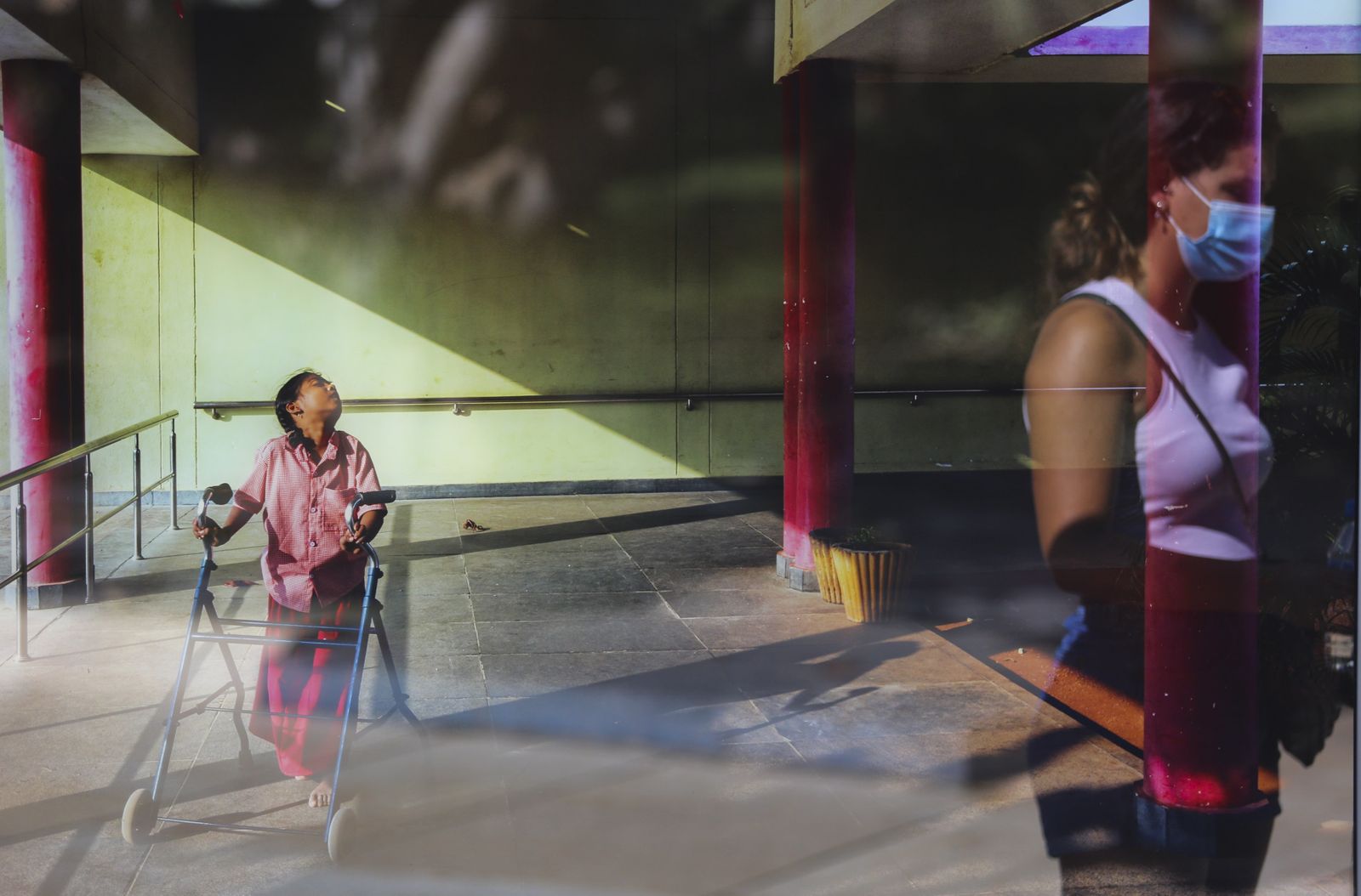 Fotos de la exposición sobre la vida cotidiana en la India de la calle Alcazabilla