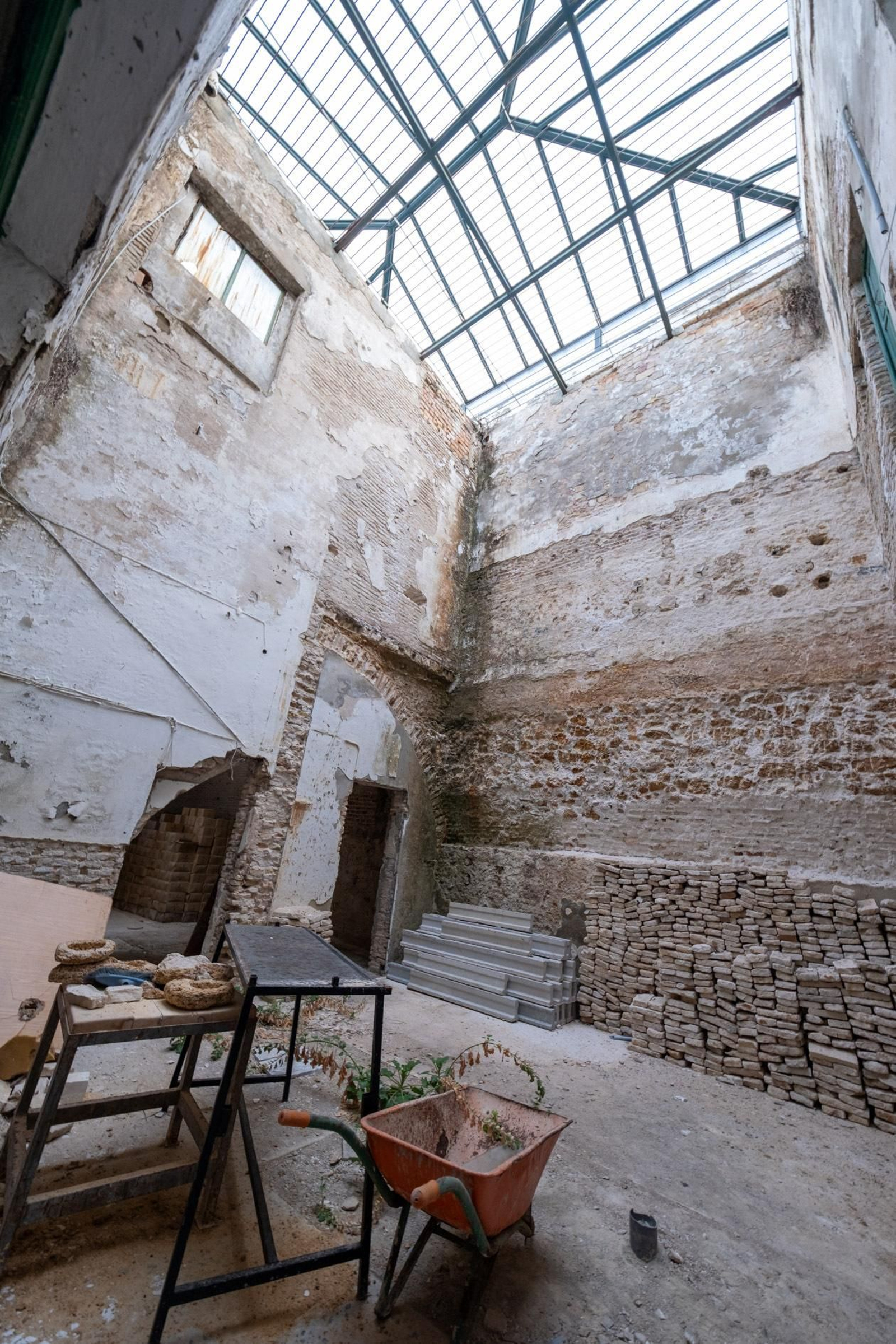 Las imágenes del abandono de las bóvedas de la muralla de Cádiz