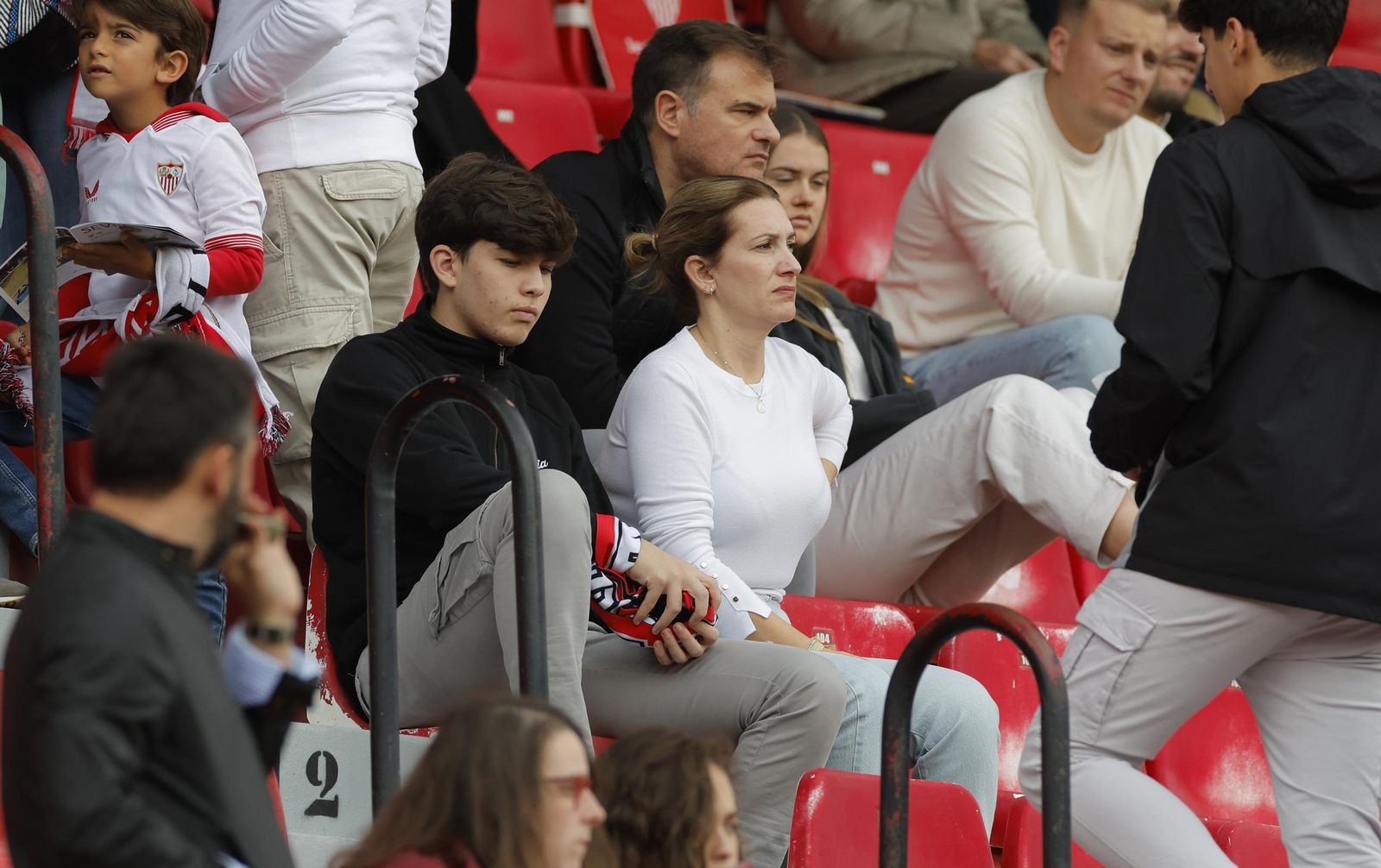 Búscate en las fotos del Sevilla fc - Rayo