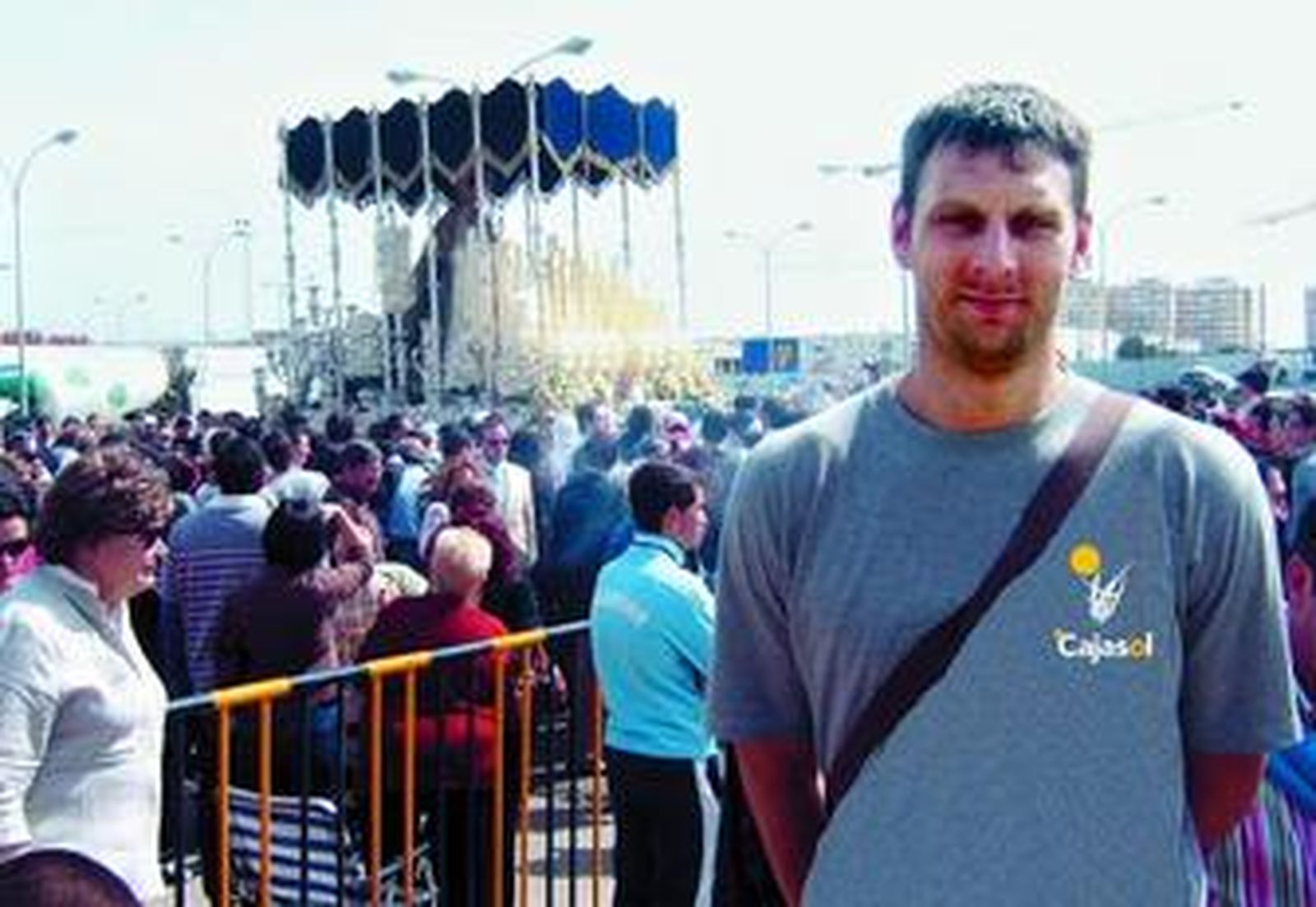 Cazorla vuelve a casa aunque no pueda jugar